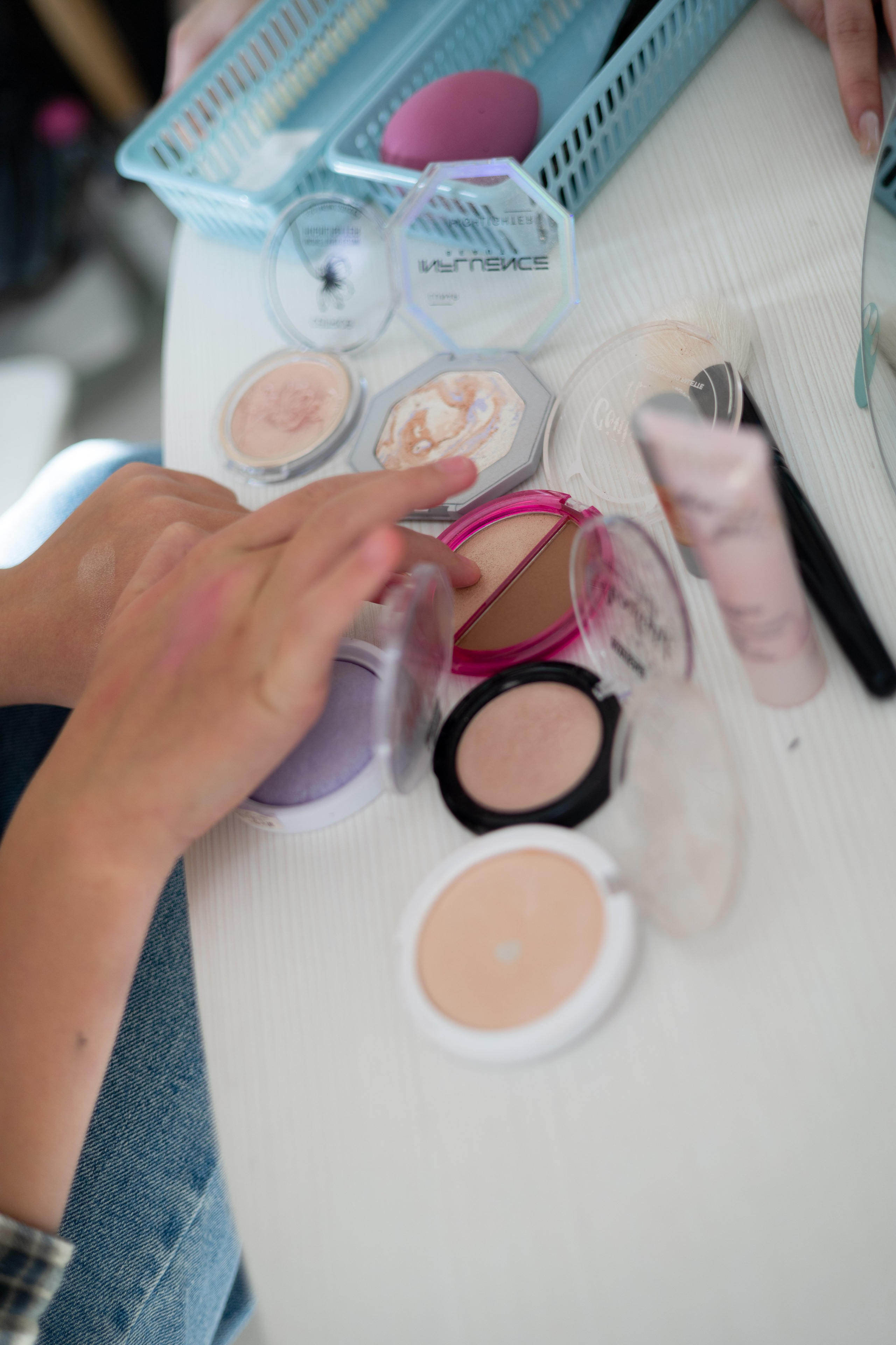 Идеальный подарок для девочки-подростка — сертификат на мастер-класс макияжа. Школа для девочек во Владивостоке — Само Совершенство