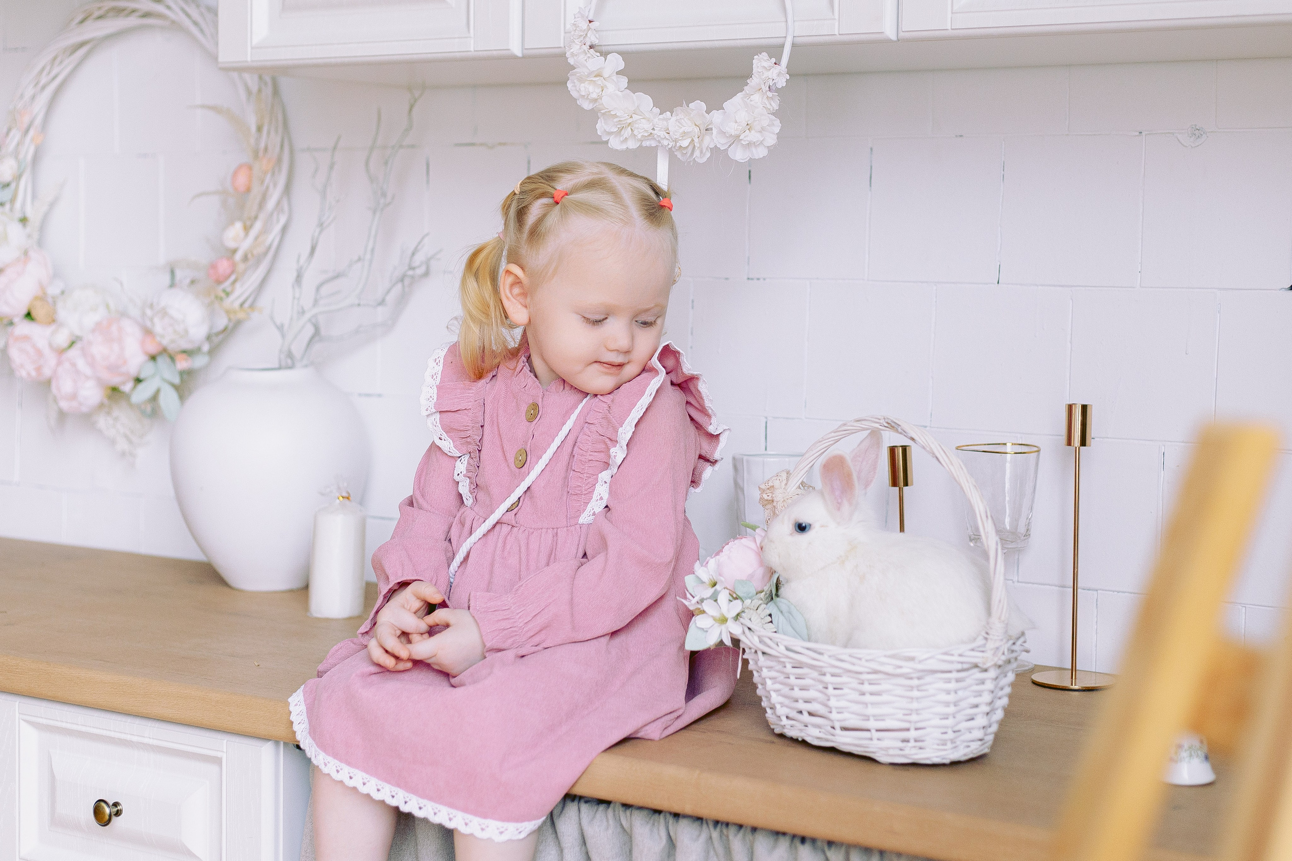 Детская пасхальная фотосессия с кроликом в Санкт-Петербурге