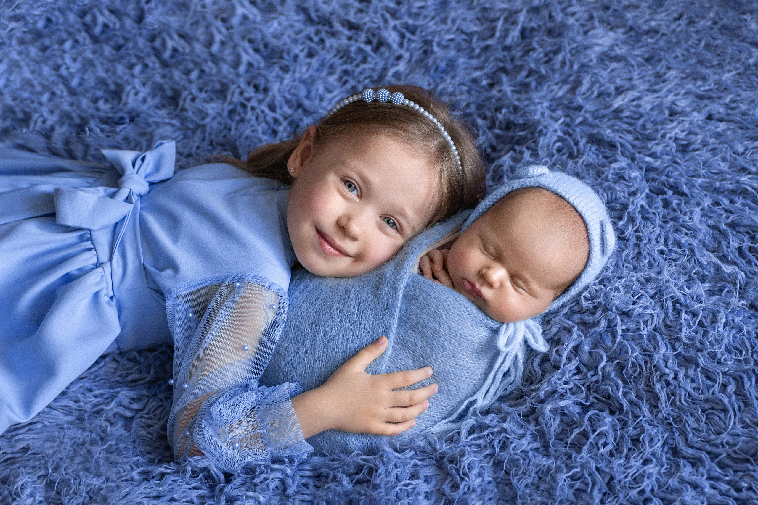 Минималистическая фотосессия новорождённого богатыря