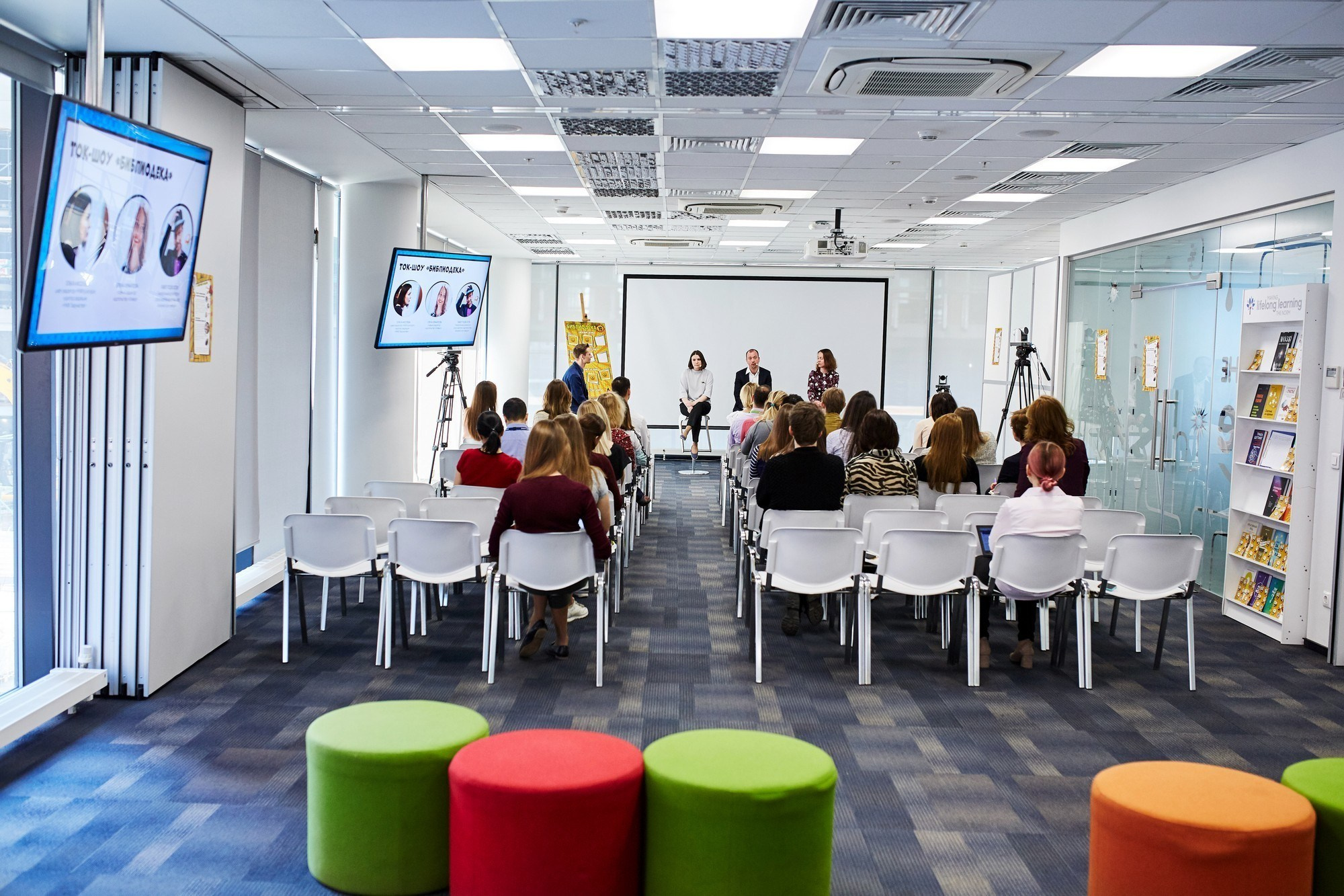 Фотограф на выставку в Москве, заказать услуги профессиональной фотосъёмки — Цены и стоимость услуг фотографа на съёмку выставки