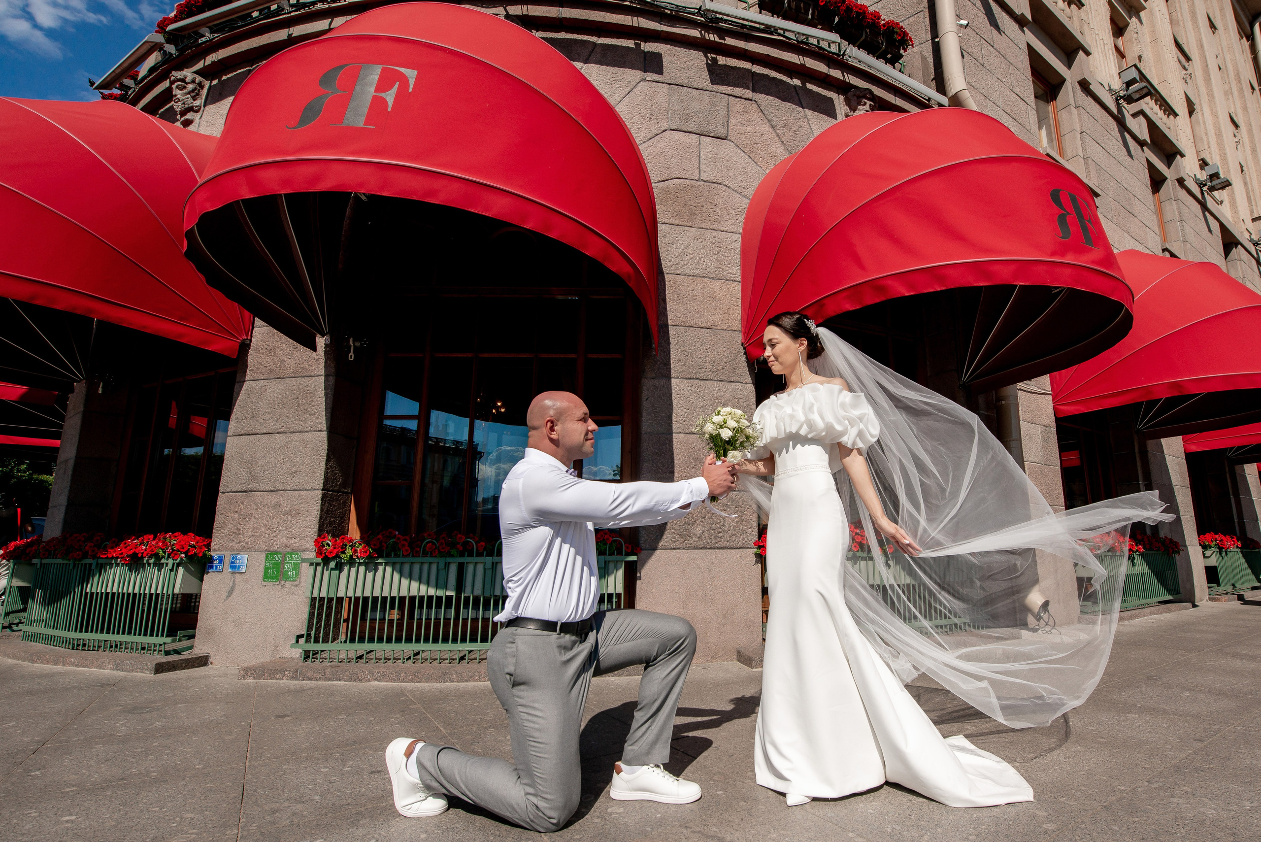 Летняя свадьба В Санкт-Петербурге и красивой выездной регистрацией Даши и Саши. Воздушная свадебная фотосессия в Петербурге. Портретный, семейный и свадебный фотограф в Санкт-Петербурге и в Пушкине Ширяев Денис
