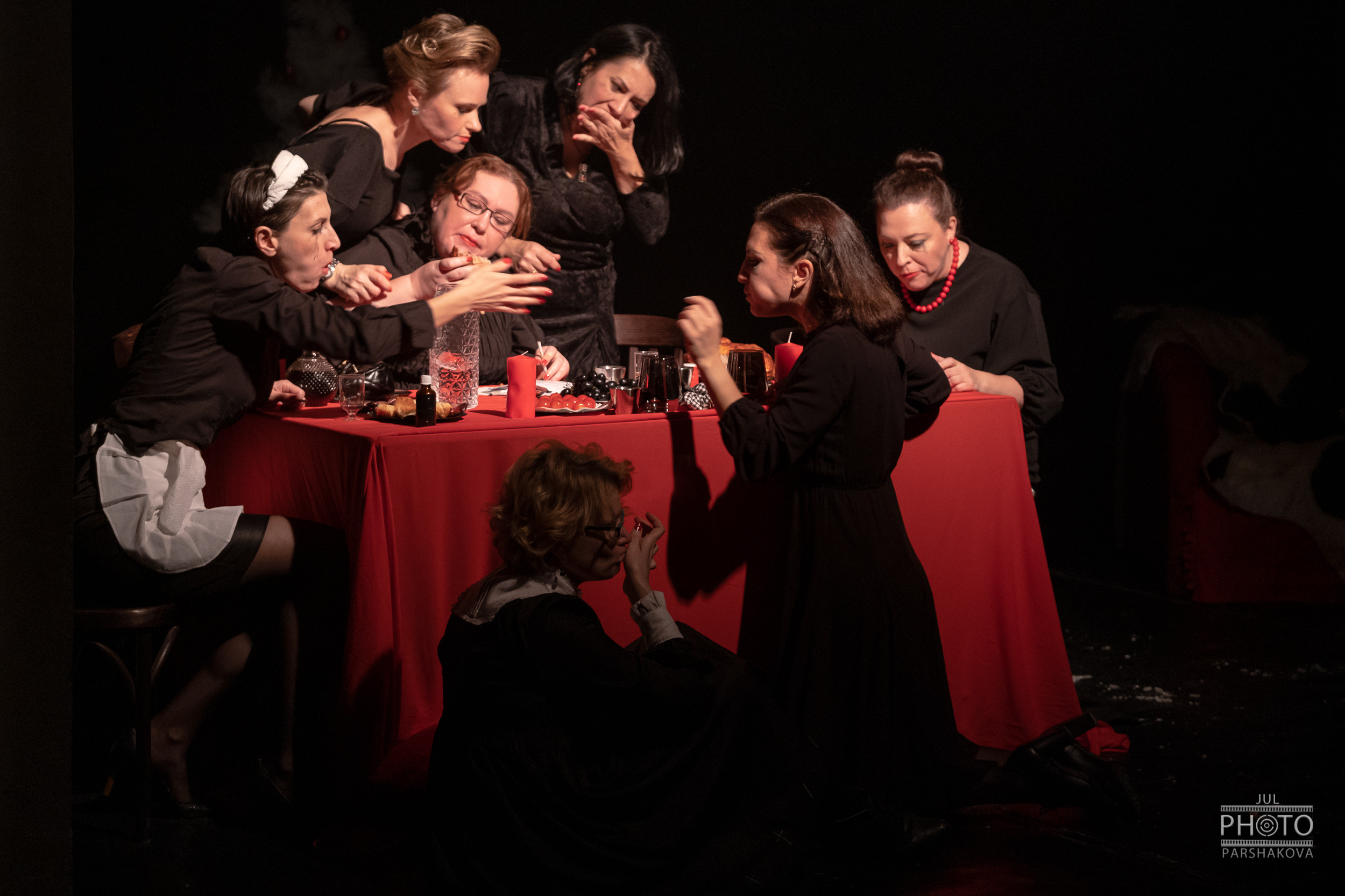 Спектакль 8 женщин театр-студия Горошины. Фотограф в Санкт-Петербурге и Москве Юлия Паршакова
