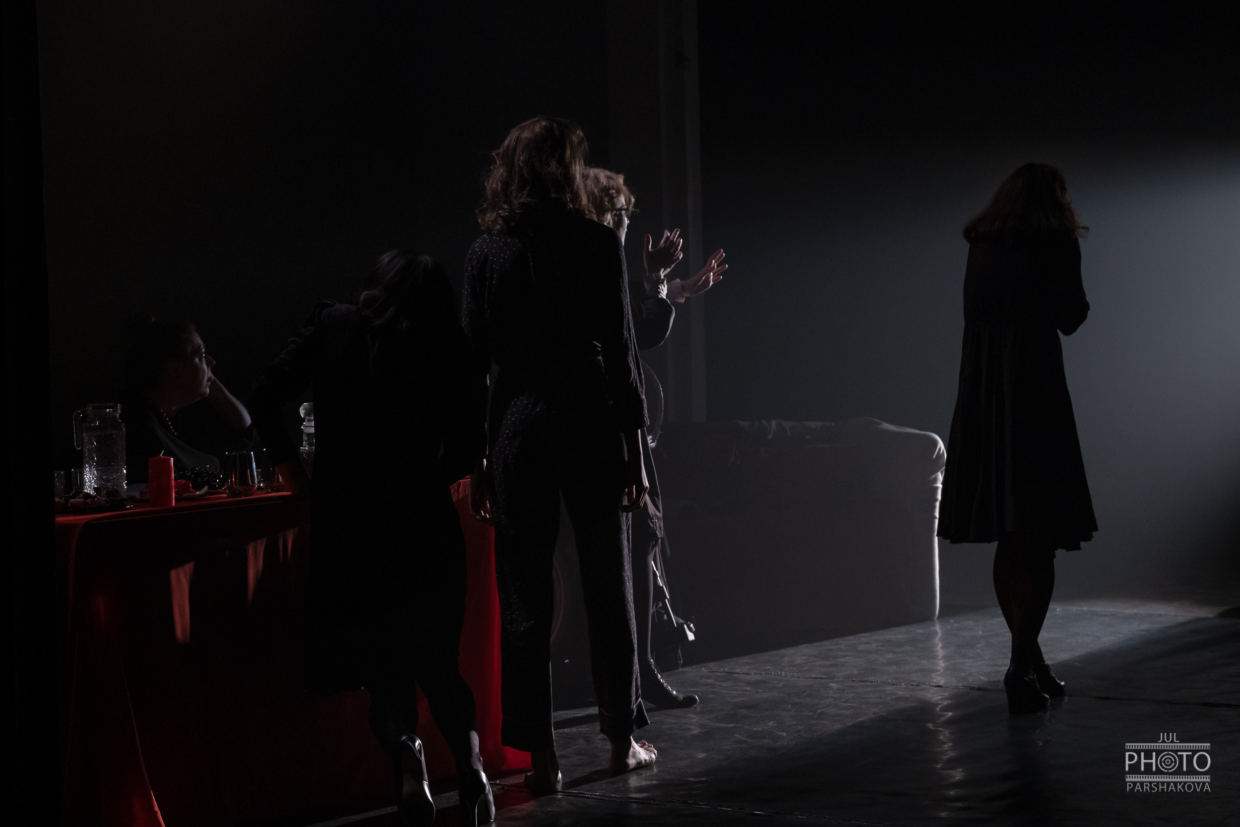 Спектакль 8 женщин театр-студия Горошины. Фотограф в Санкт-Петербурге и Москве Юлия Паршакова