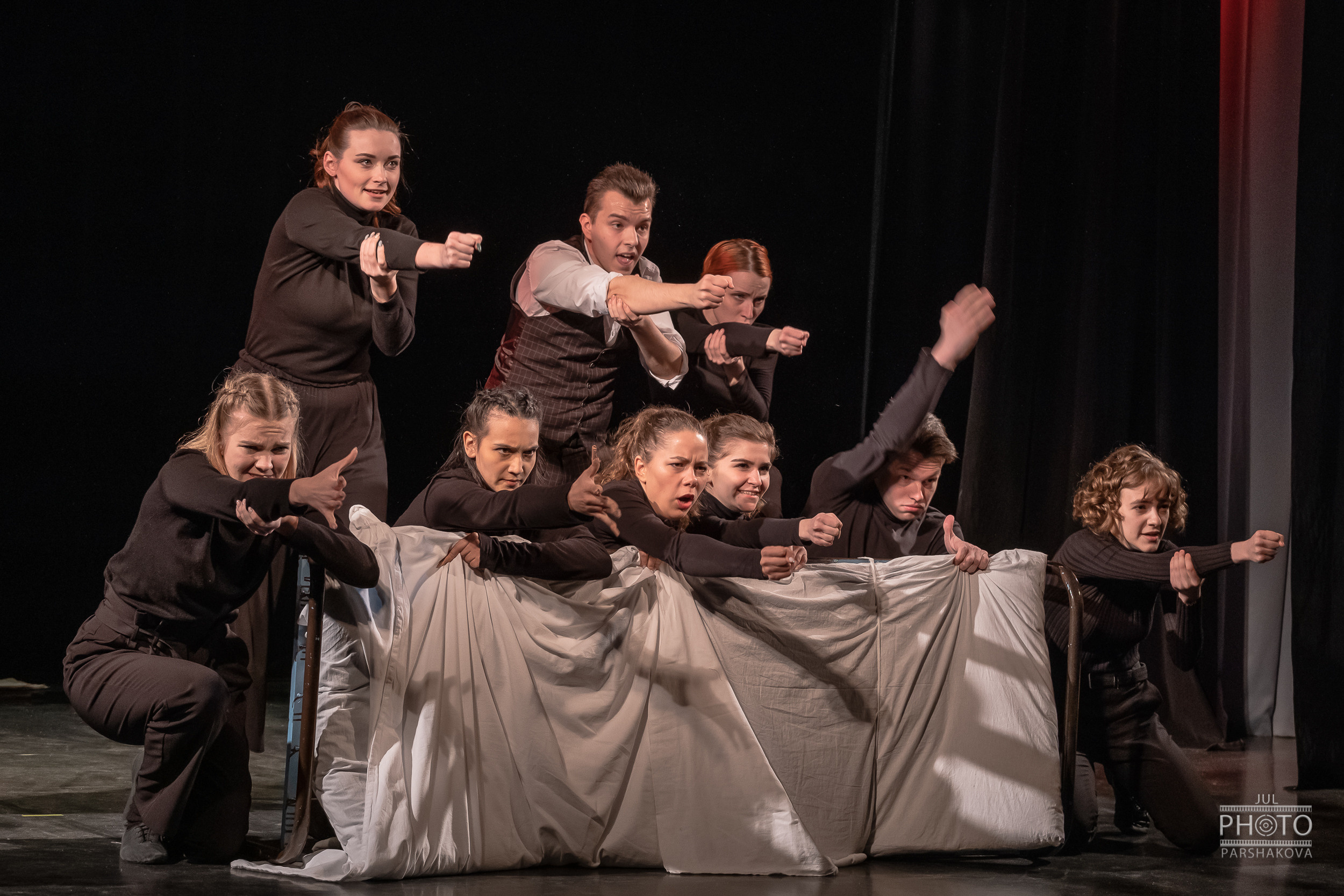 Дипломный спектакль Рукописи не горят. Фотограф в Санкт-Петербурге и Москве Юлия Паршакова