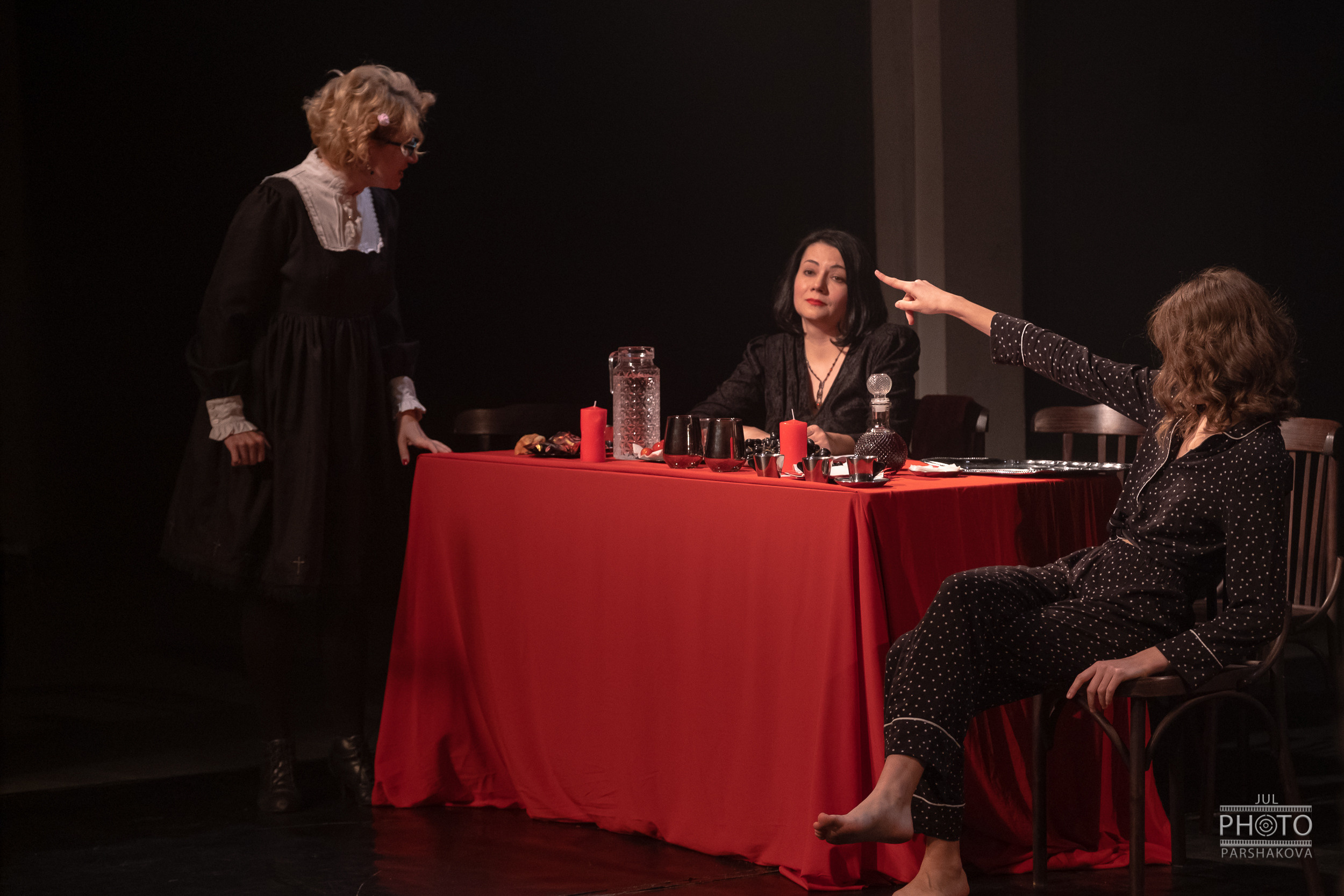 Спектакль 8 женщин театр-студия Горошины. Фотограф в Санкт-Петербурге и Москве Юлия Паршакова