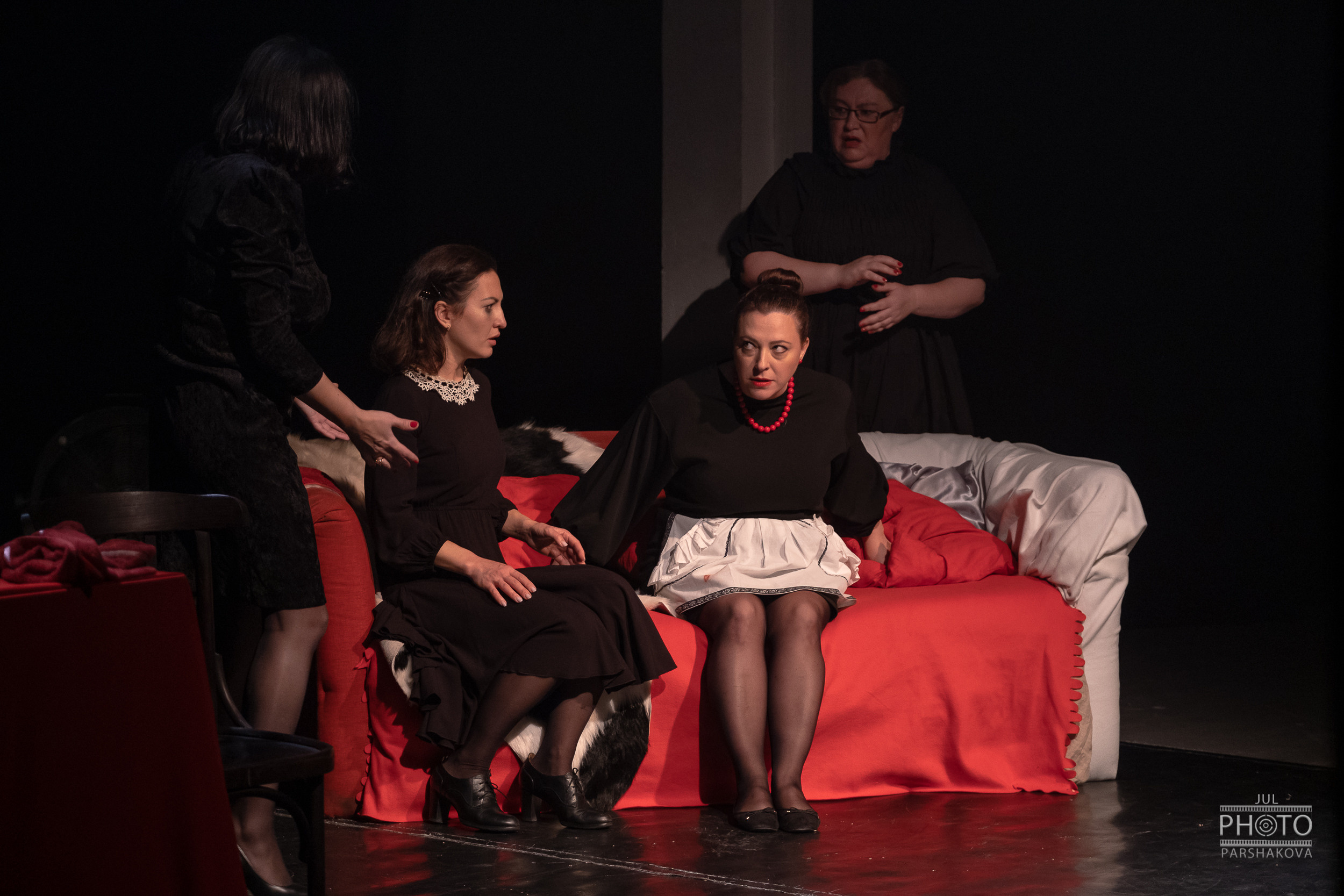 Спектакль 8 женщин театр-студия Горошины. Фотограф в Санкт-Петербурге и Москве Юлия Паршакова