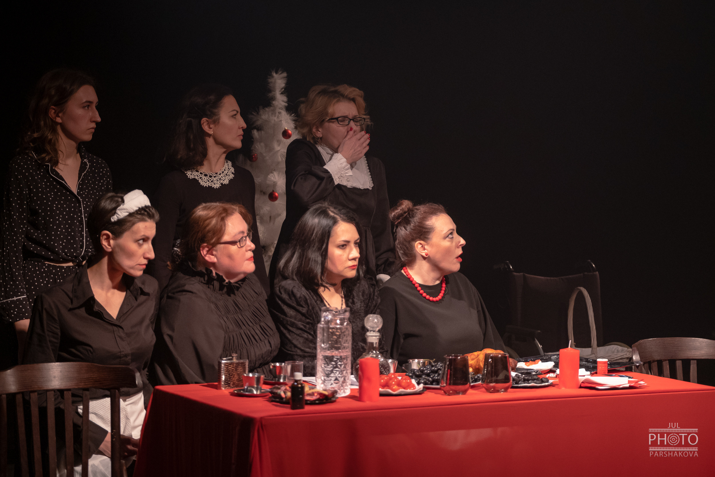 Спектакль 8 женщин театр-студия Горошины. Фотограф в Санкт-Петербурге и Москве Юлия Паршакова