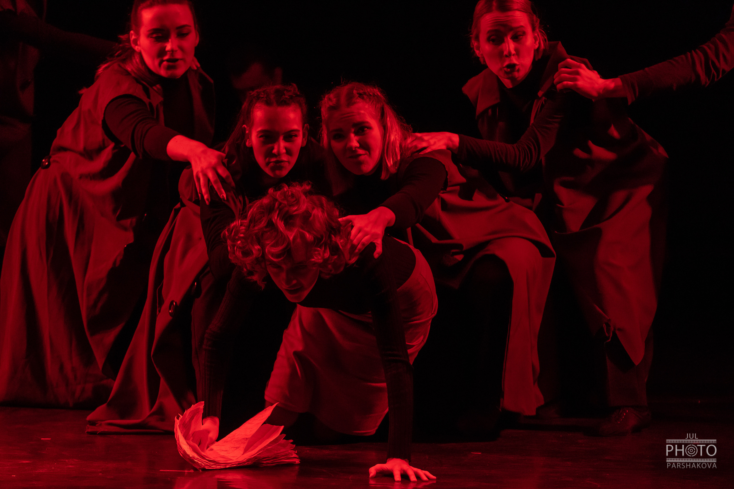 Дипломный спектакль Рукописи не горят. Фотограф в Санкт-Петербурге и Москве Юлия Паршакова