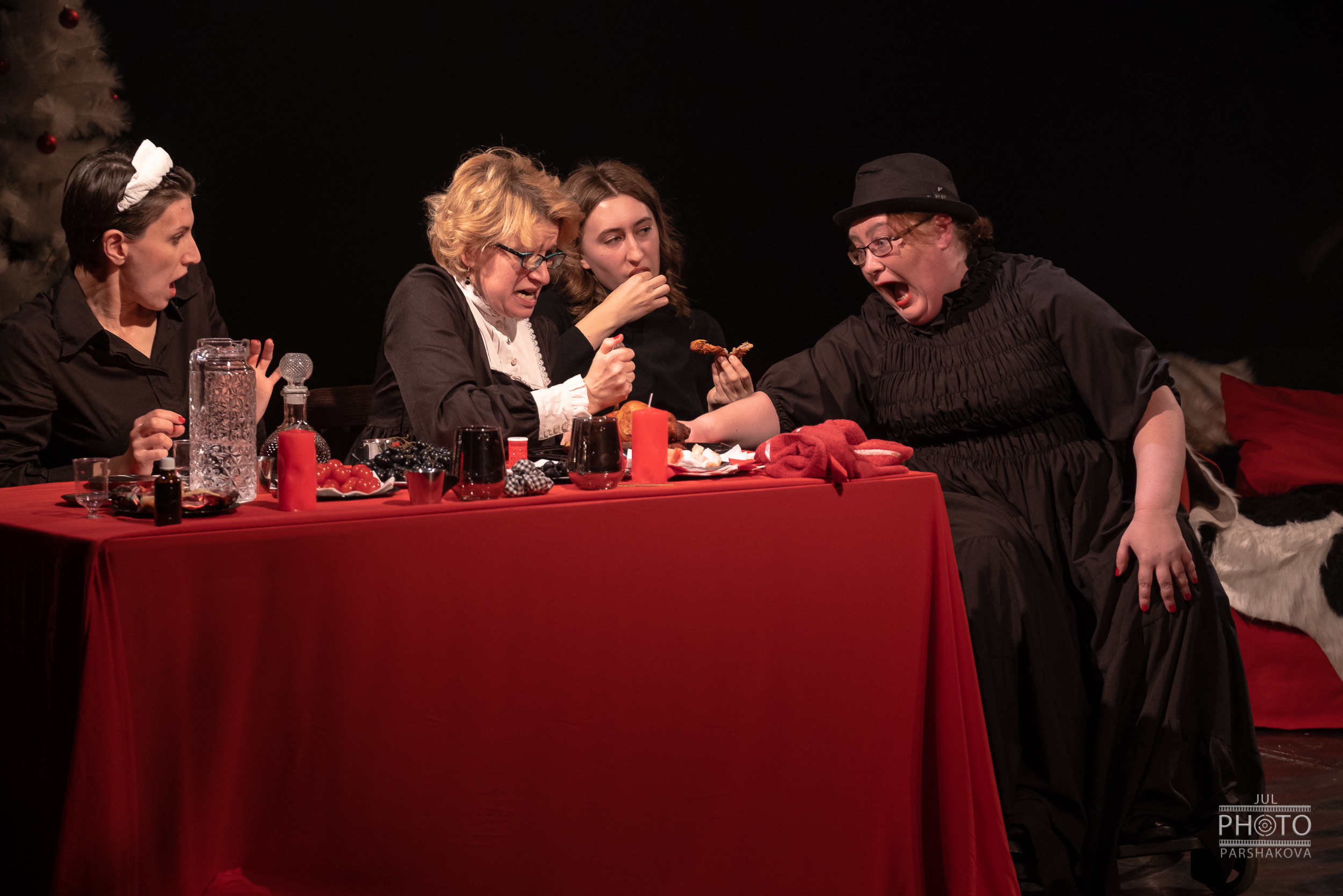 Спектакль 8 женщин театр-студия Горошины. Фотограф в Санкт-Петербурге и Москве Юлия Паршакова