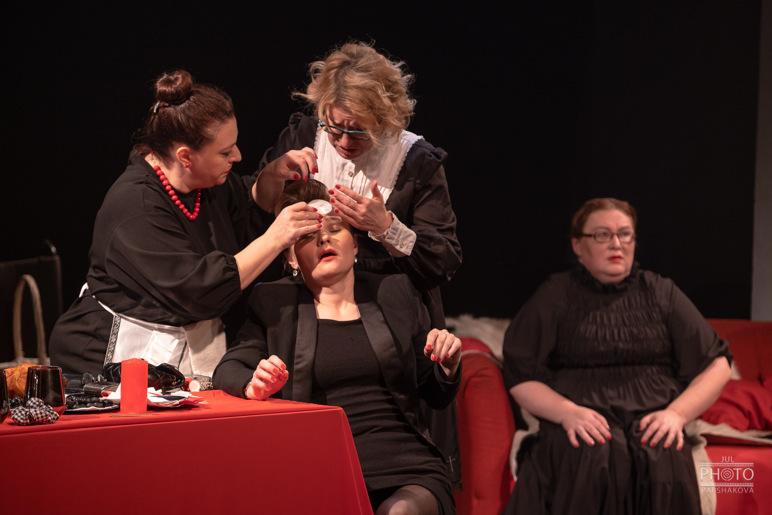 Спектакль 8 женщин театр-студия Горошины. Фотограф в Санкт-Петербурге и Москве Юлия Паршакова