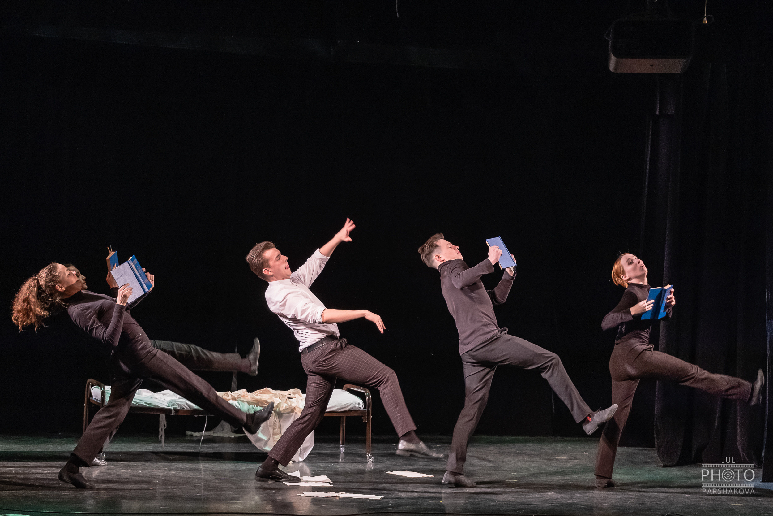 Дипломный спектакль Рукописи не горят. Фотограф в Санкт-Петербурге и Москве Юлия Паршакова