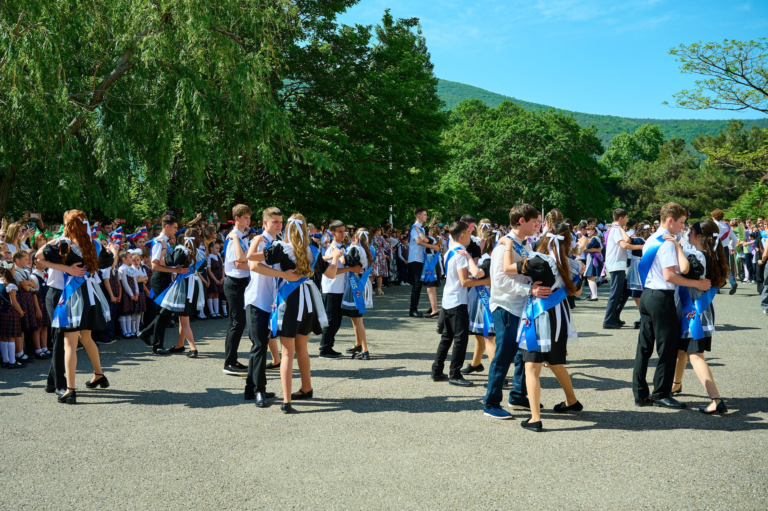 Последний звонок 2025. Жизнь курорта Кабардинка в фотографиях