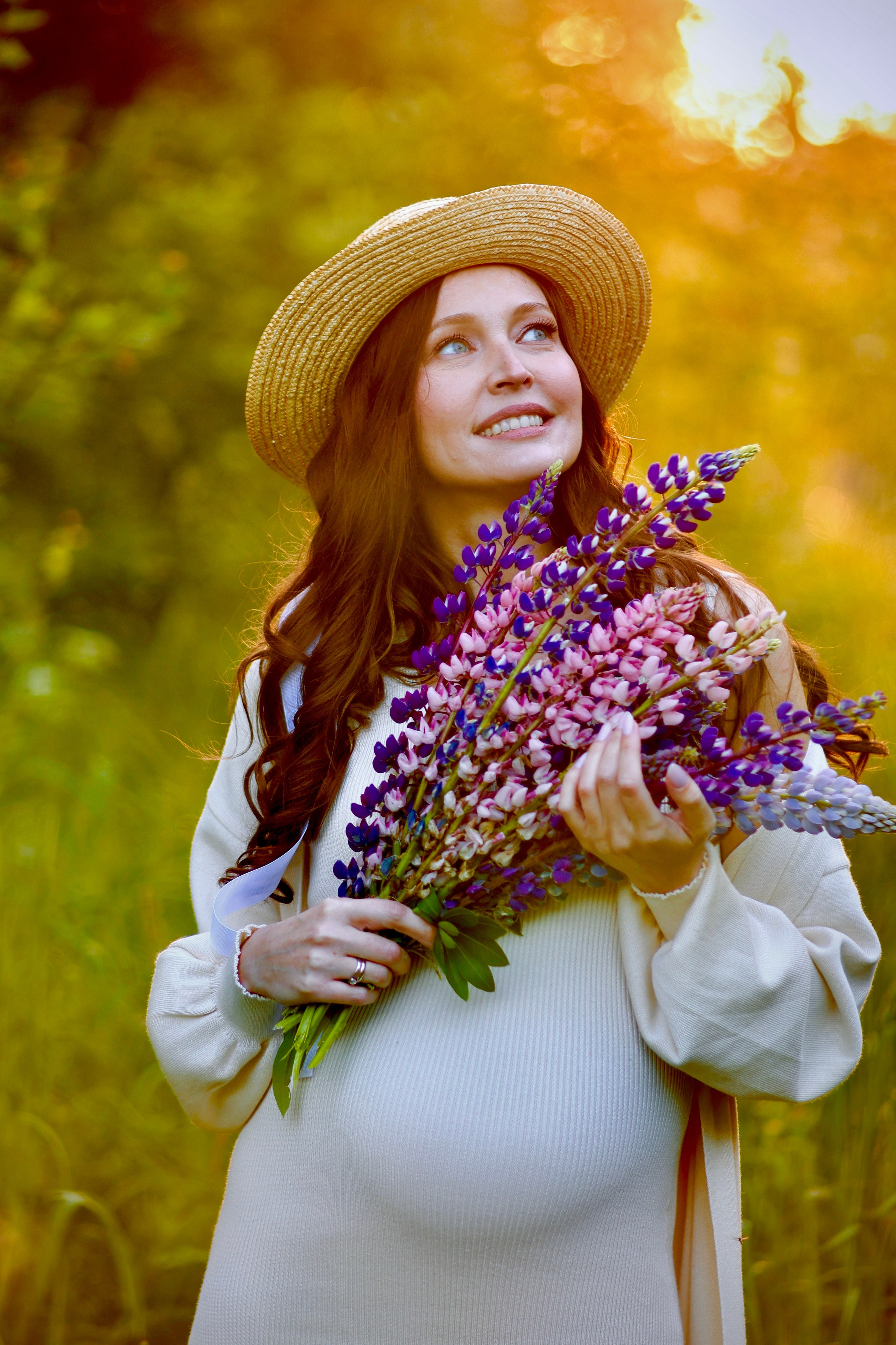 Фотосессия в люпинах. Свадебный и семейный фотограф-Королева Натали/Раменское-Жуковский-Москва/тел.+7 (985) 153-75-43