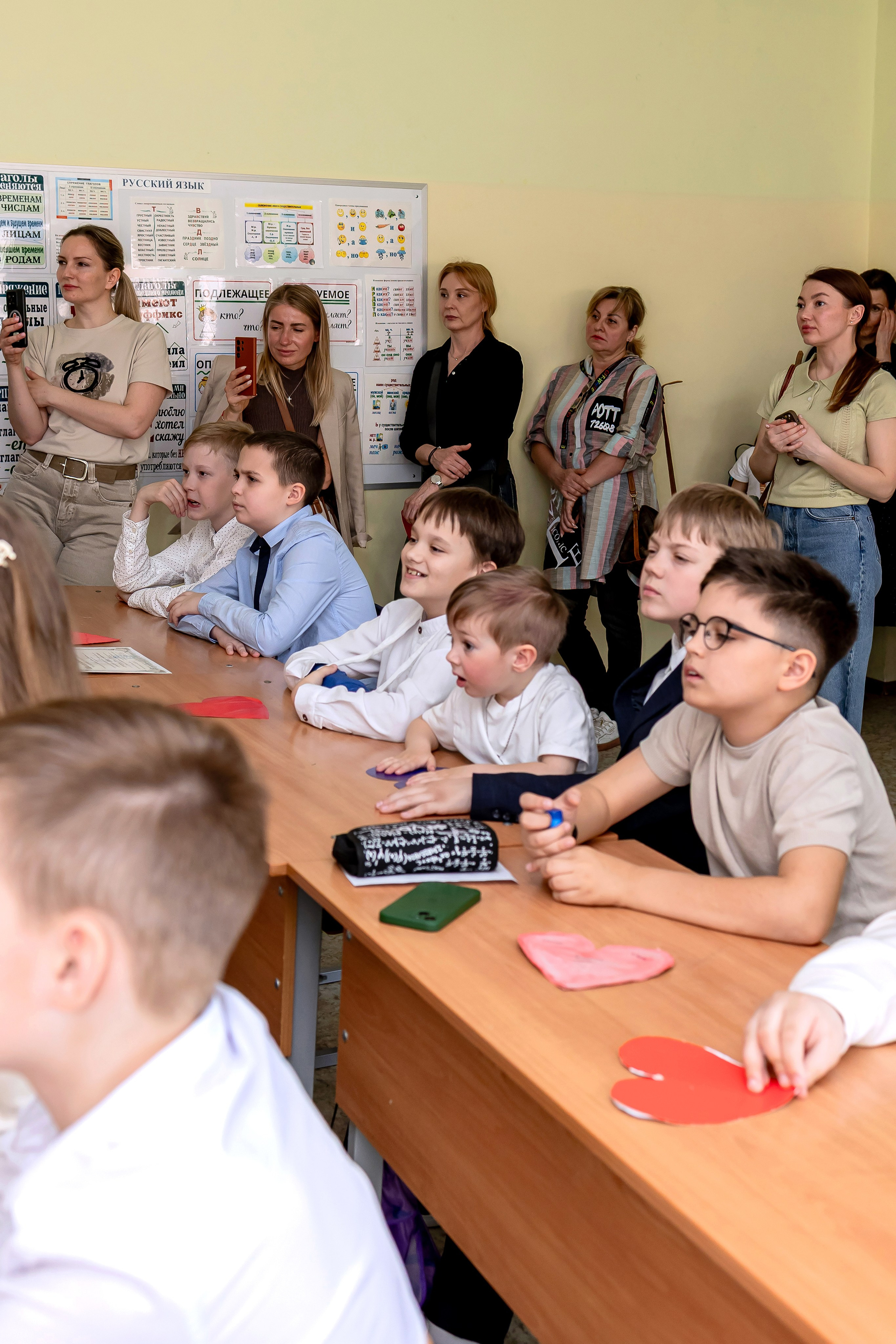 Выпускной в начальной школе в классе. Фотограф и видеограф Москва. Свадебный фотограф, видеограф. Выпускные альбомы. Оживающие альбомы
