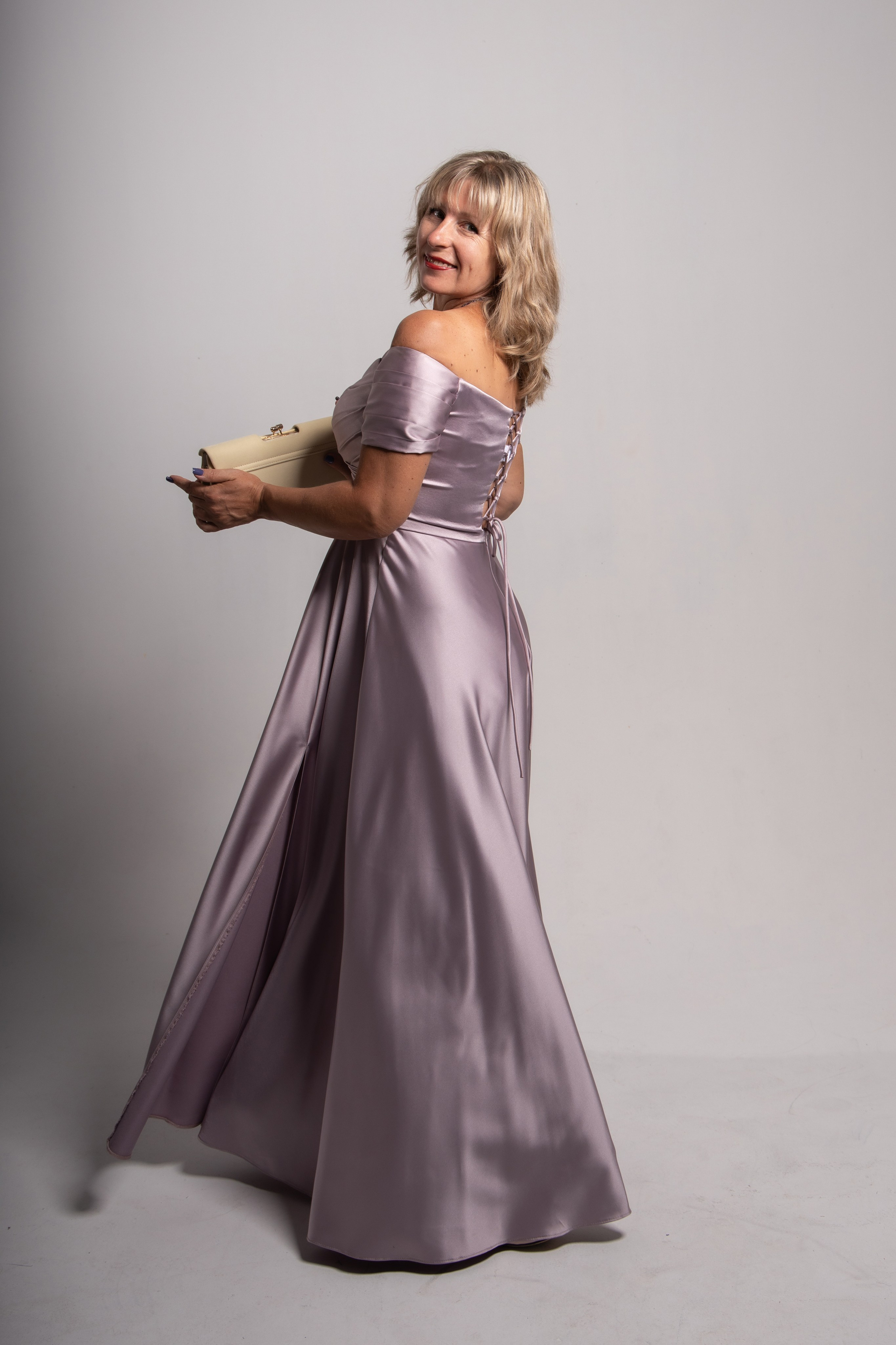 Женщина в длинном платье, студийная съёмка. Астрахань.