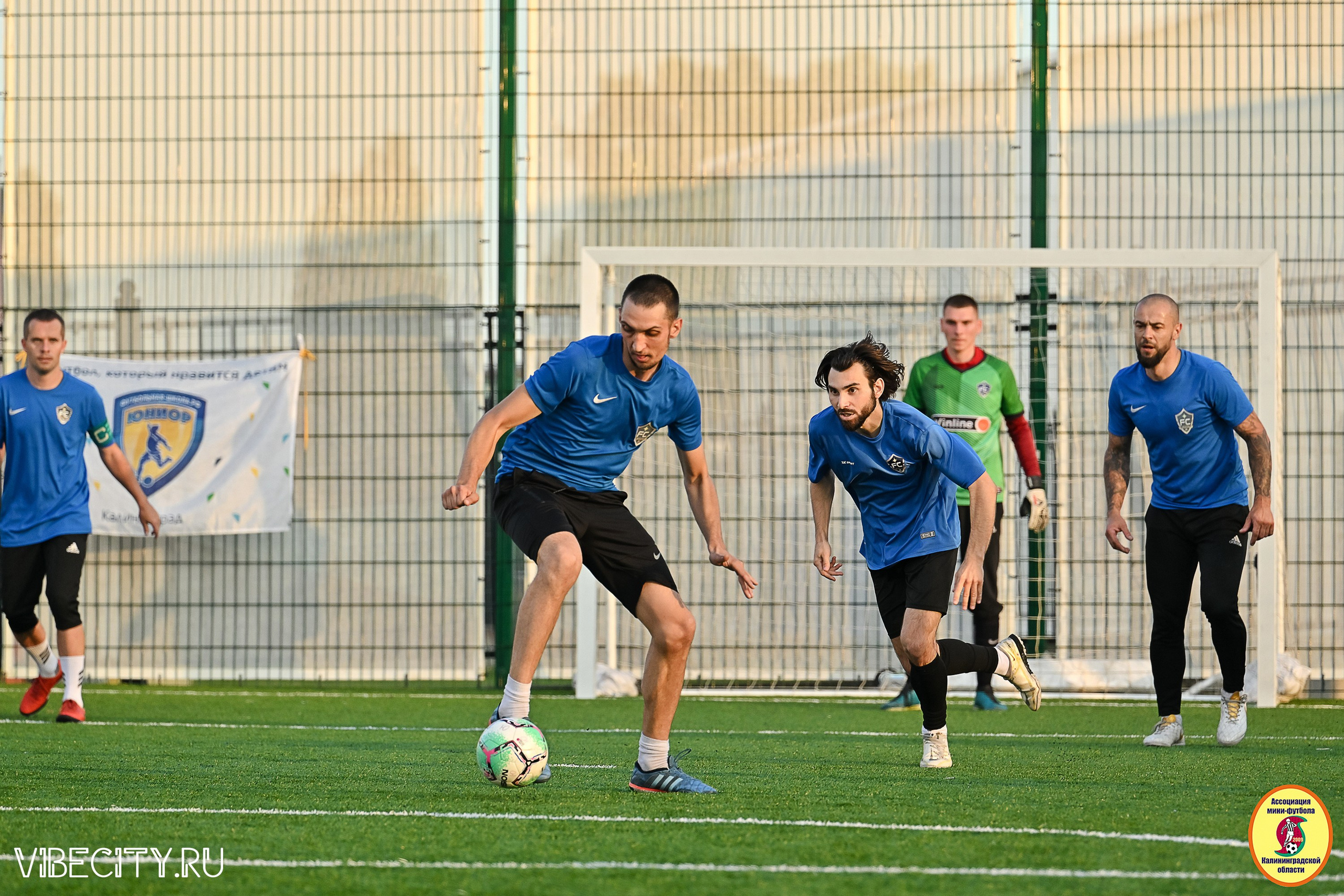 ИГРЫ МИНИ-ФУТБОЛЬНОЙ И КОРПОРАТИВНОЙ ЛИГИ. VIBECITY.RU Вайб Сити Ру Фоторепортажи Фотоотчеты Калининград