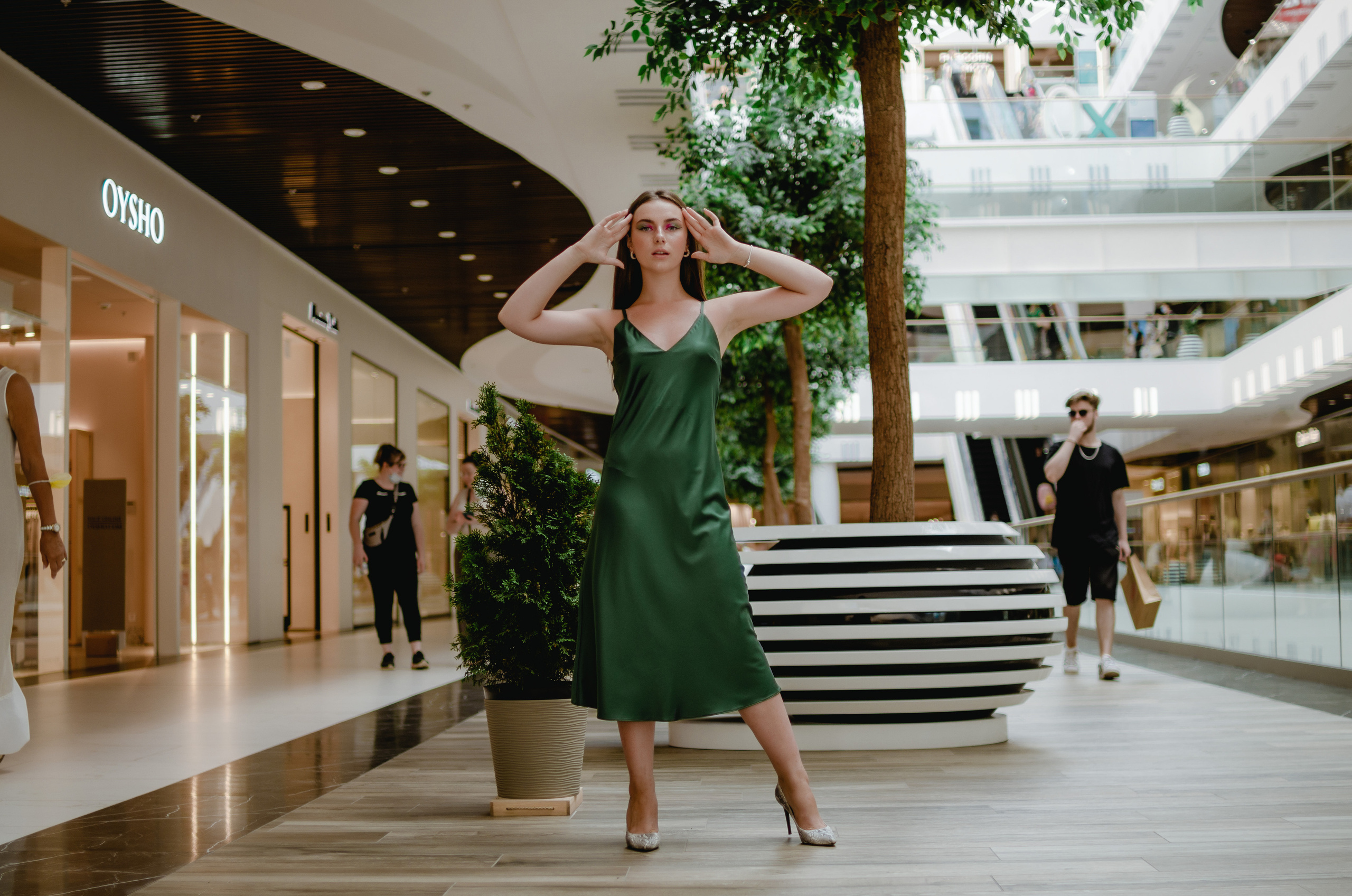 Валерия. Прогулка по торговому центру. Первая часть фото. Юлия Басня семейный и свадебный фотограф в Донецке