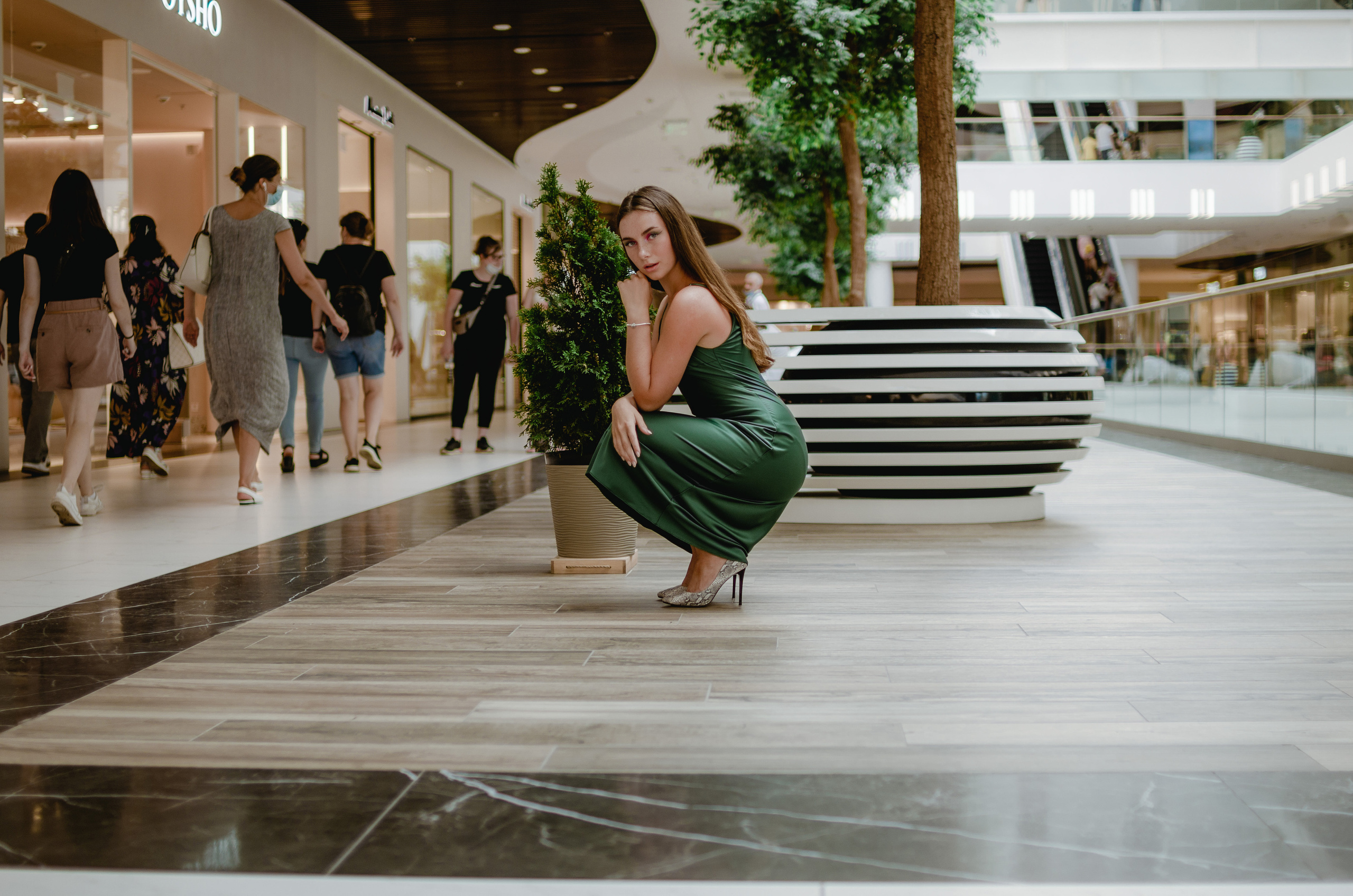 Валерия. Прогулка по торговому центру. Первая часть фото. Юлия Басня семейный и свадебный фотограф в Донецке