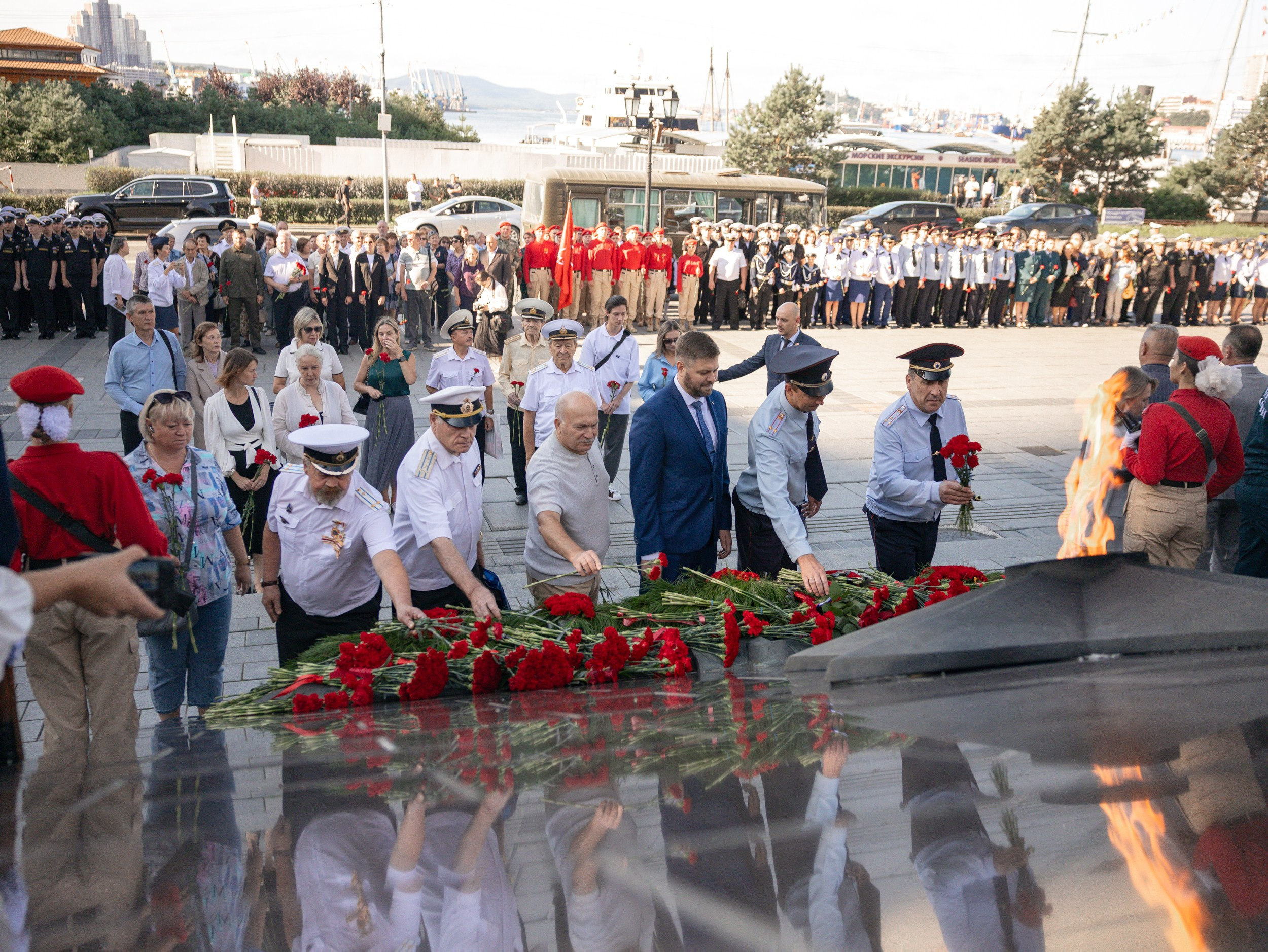Памятная акция у мемориала «Боевая слава Тихоокеанского флота». Фотограф Наташа Скрипка