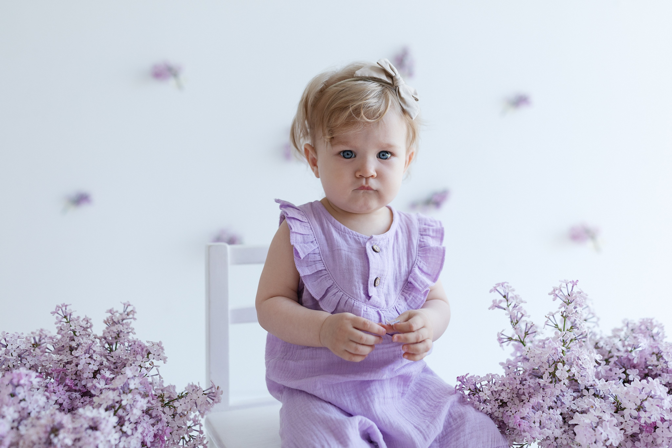 Малышки и сирень. Фотограф на годик Хабаровск Детский и семейный фотограф в Хабаровске Юлия Матвиенко