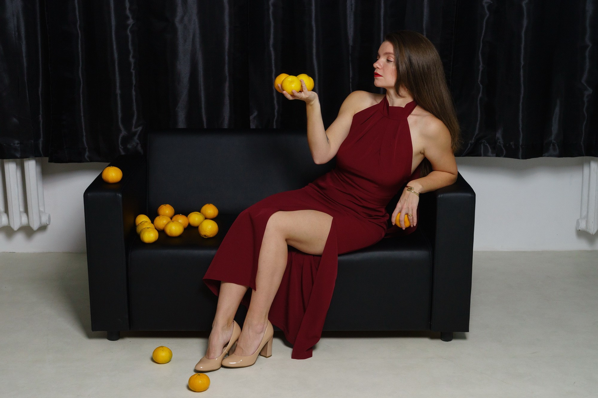 Новогодняя фотосессия в студии в нарядном платье. Фотограф для бизнеса в Перми Марина Третьякова