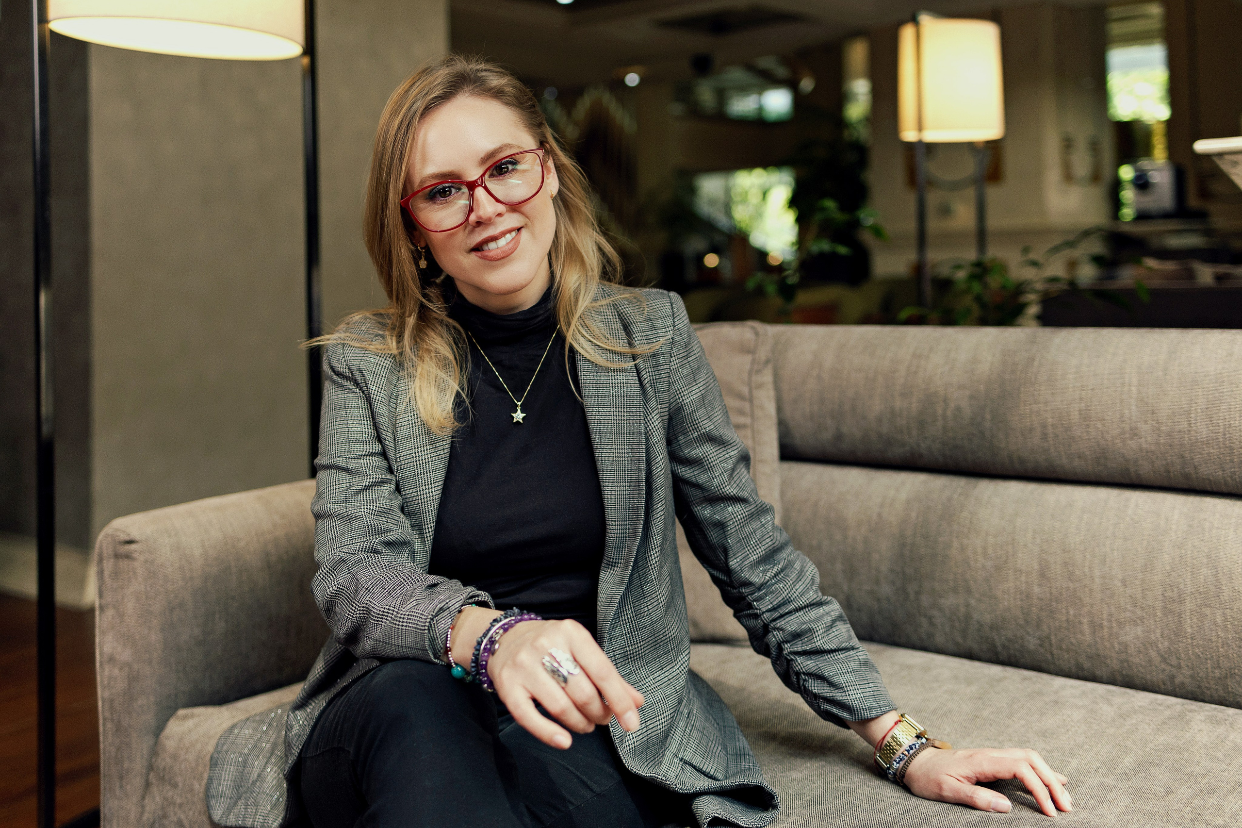 Fotografía Corporativa y Retratos Profesionales en Santiago, Chile. Retrato formal. Fotos Profesionales para LinkedIn, Empresas. Fotógrafa en Santiago, Chile | Julia Zalnova