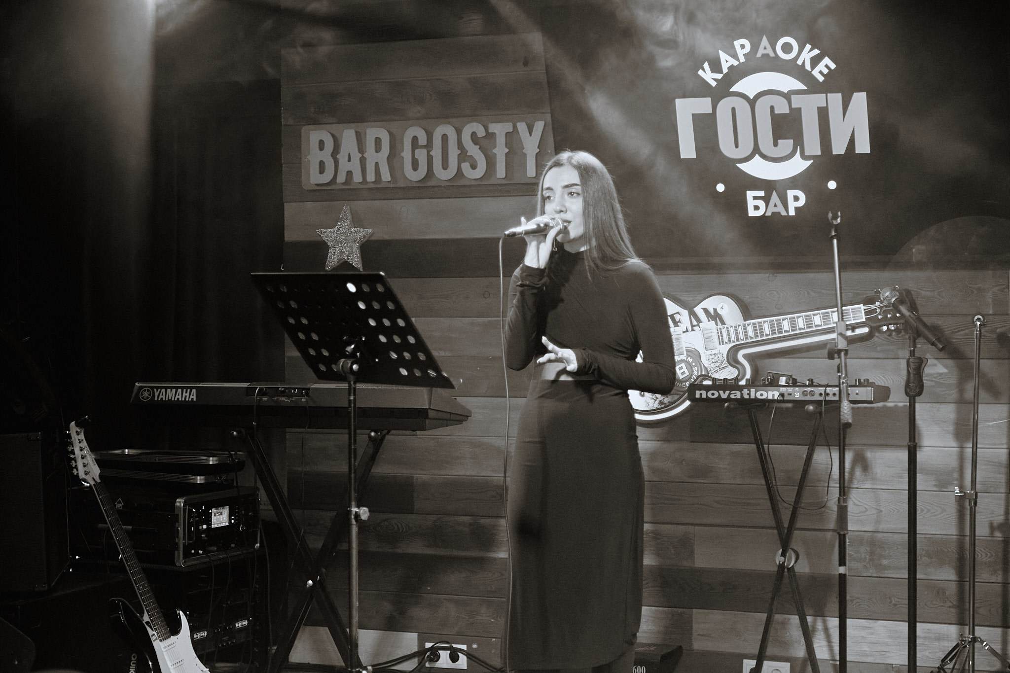 Концерт в баре «Гости». Фотограф Омск | Александр Вандеров