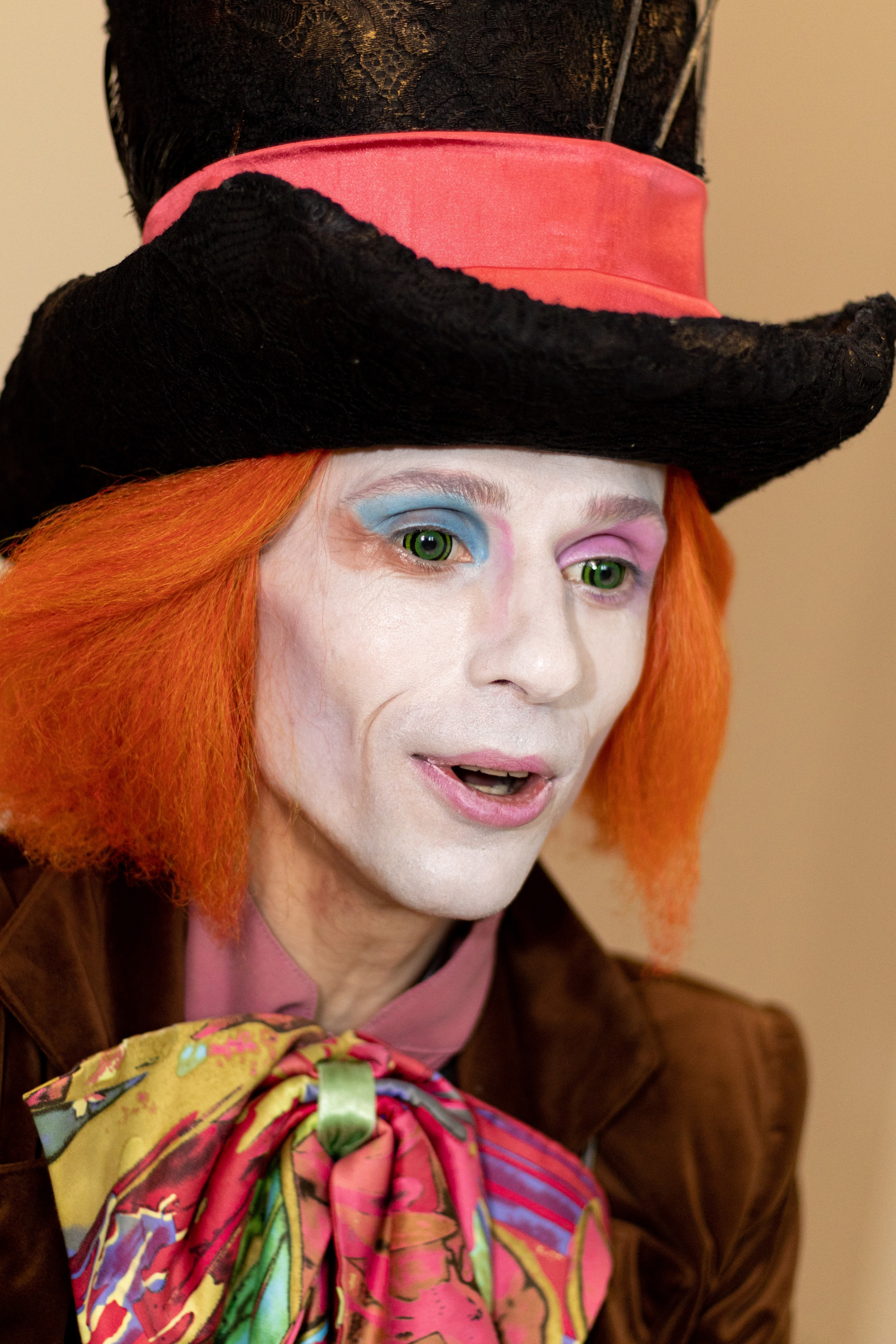 Шляпная магия: аниматор Шляпник и его фотограф сделают ваш праздник незабываемым!. Свадебный и репортажный фотограф Максим Вакс. Съемка любых мероприятий в Екатеринбурге