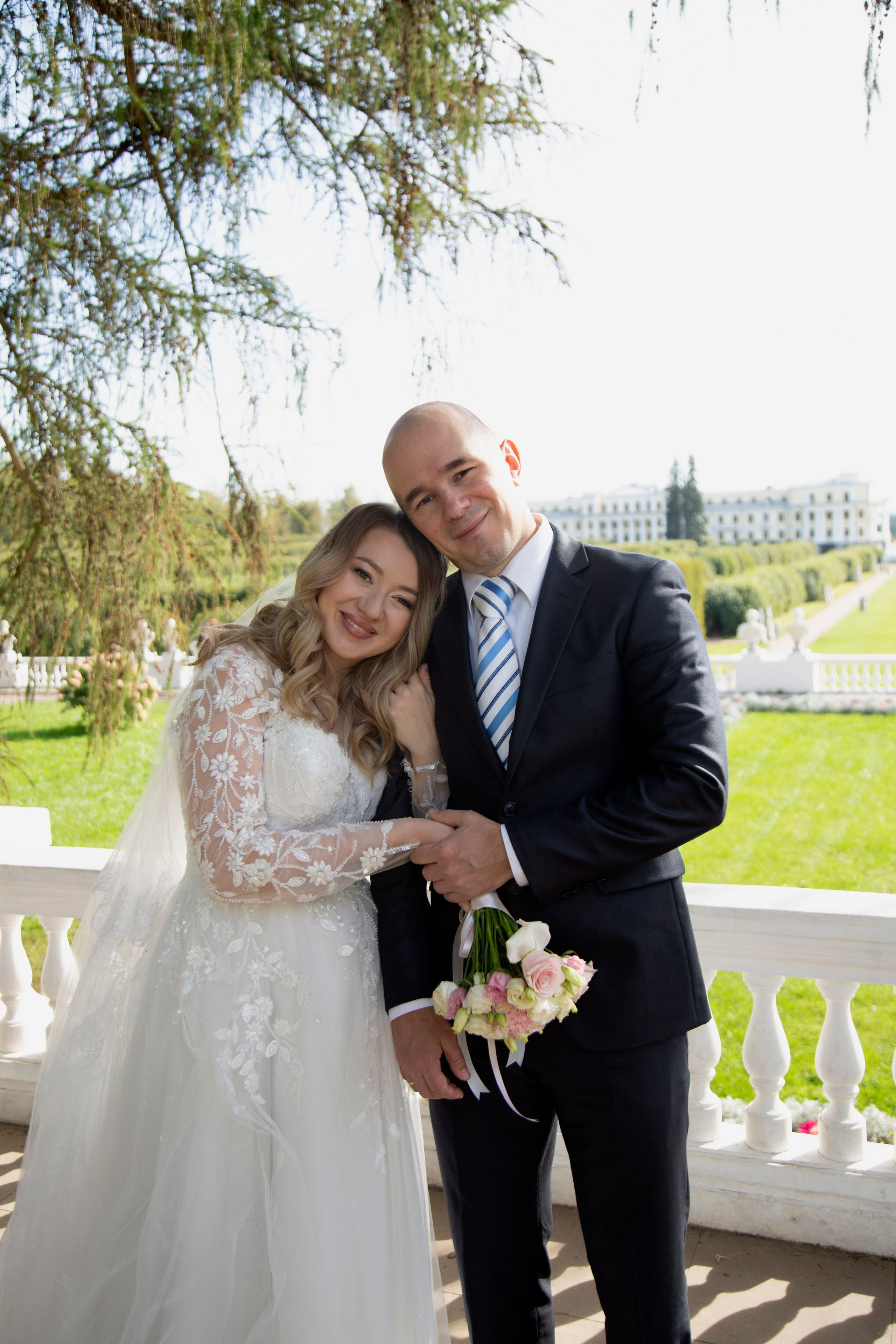 Свадебная фотосессия в усадьбе Архангельское в Москве для Елены и Сергея. Фотосессия в студии в Москве от профессионального фотографа услуги по доступным ценам