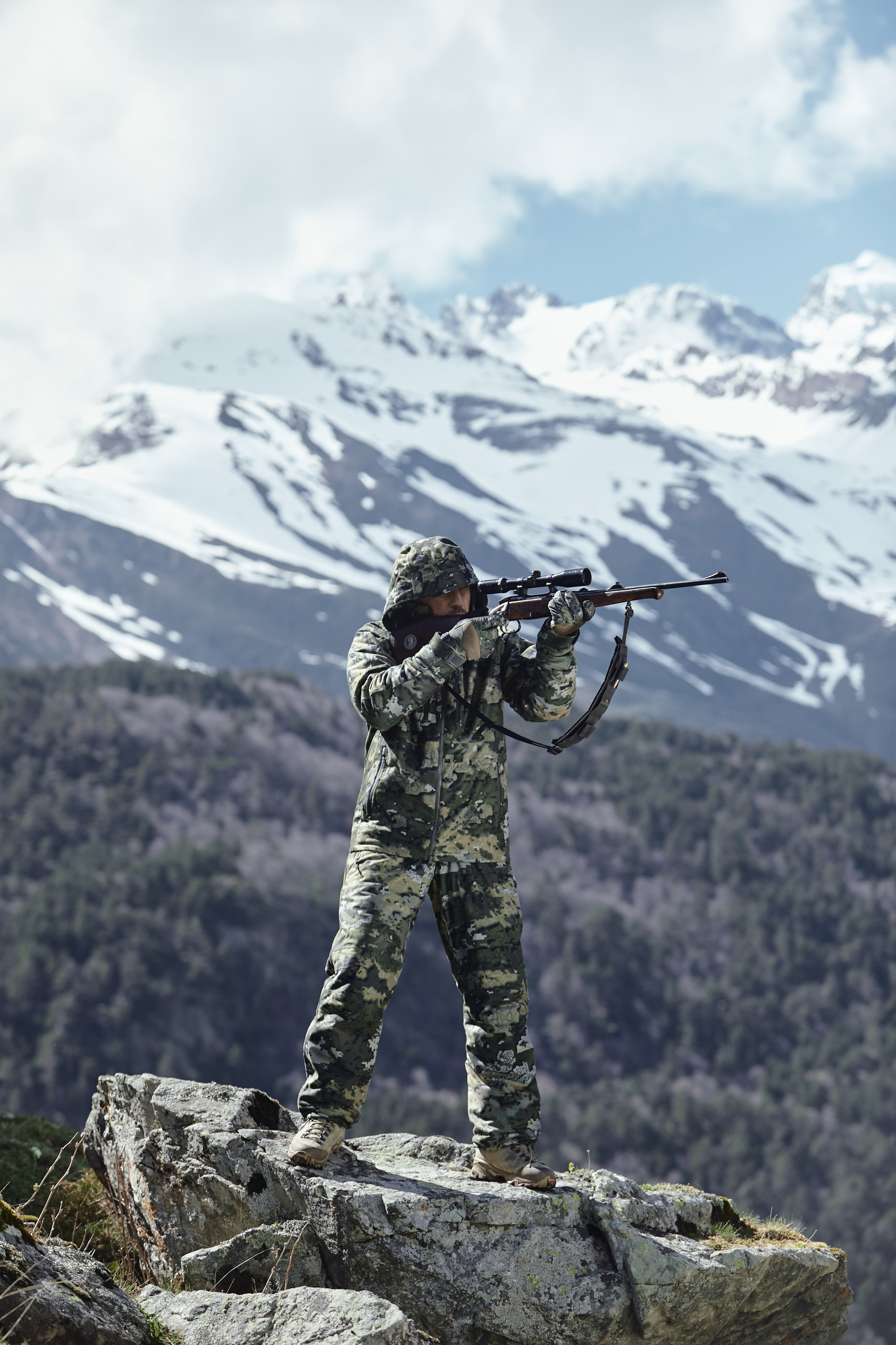 Съемка для бренда охотничьей одежды под ключ. Фотограф Продюсер в горах КБР / Москва Нальчик Горы