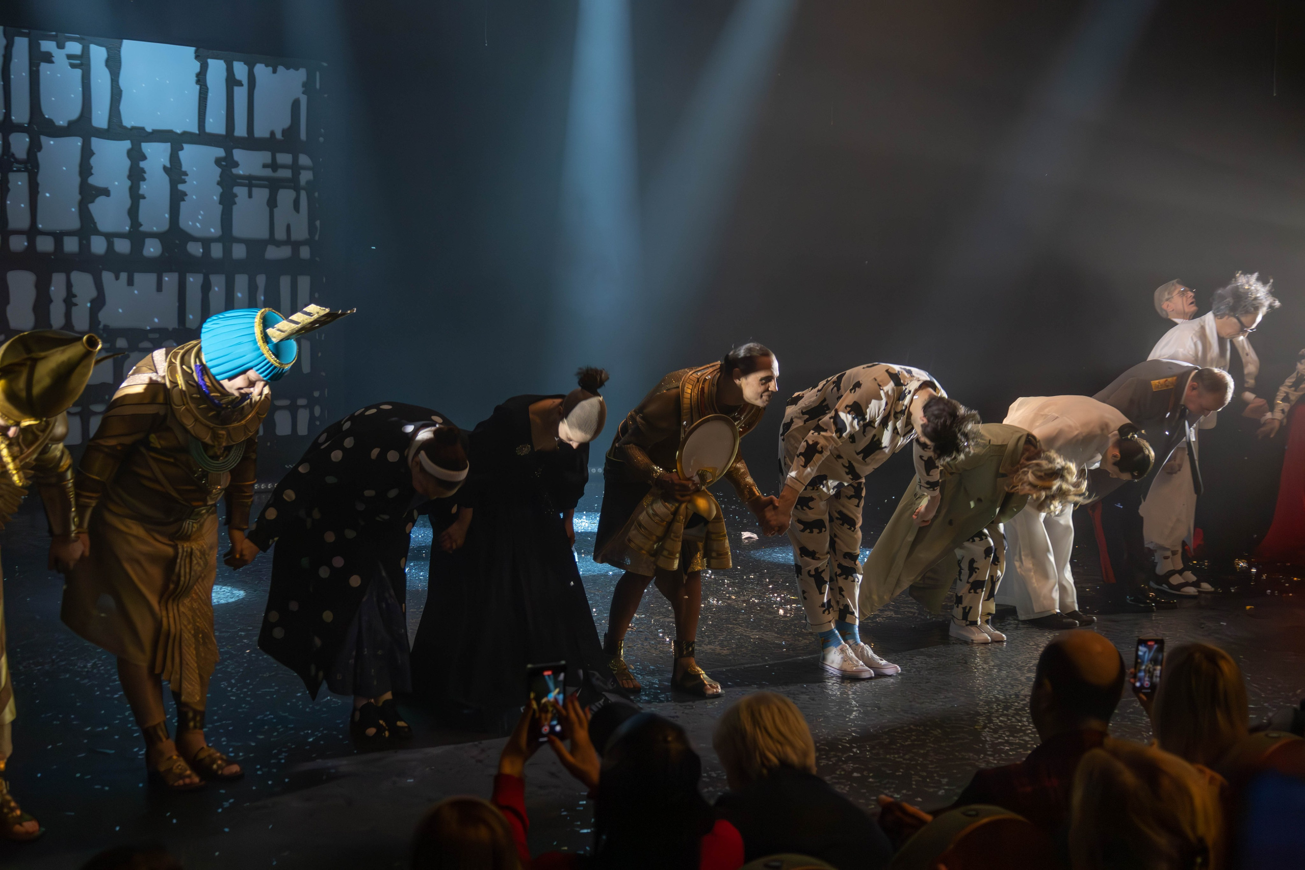 Репортаж с премьеры спектакля «Вероника решает» в театре "Модерн"