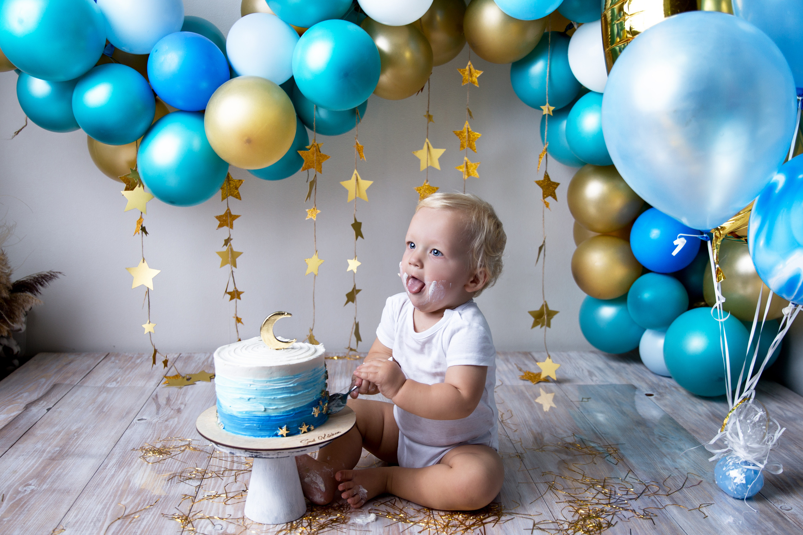 Фотосессия ГОДОВАСИЕ. Фотограф новорожденных, детей до года и беременных в Симферополе