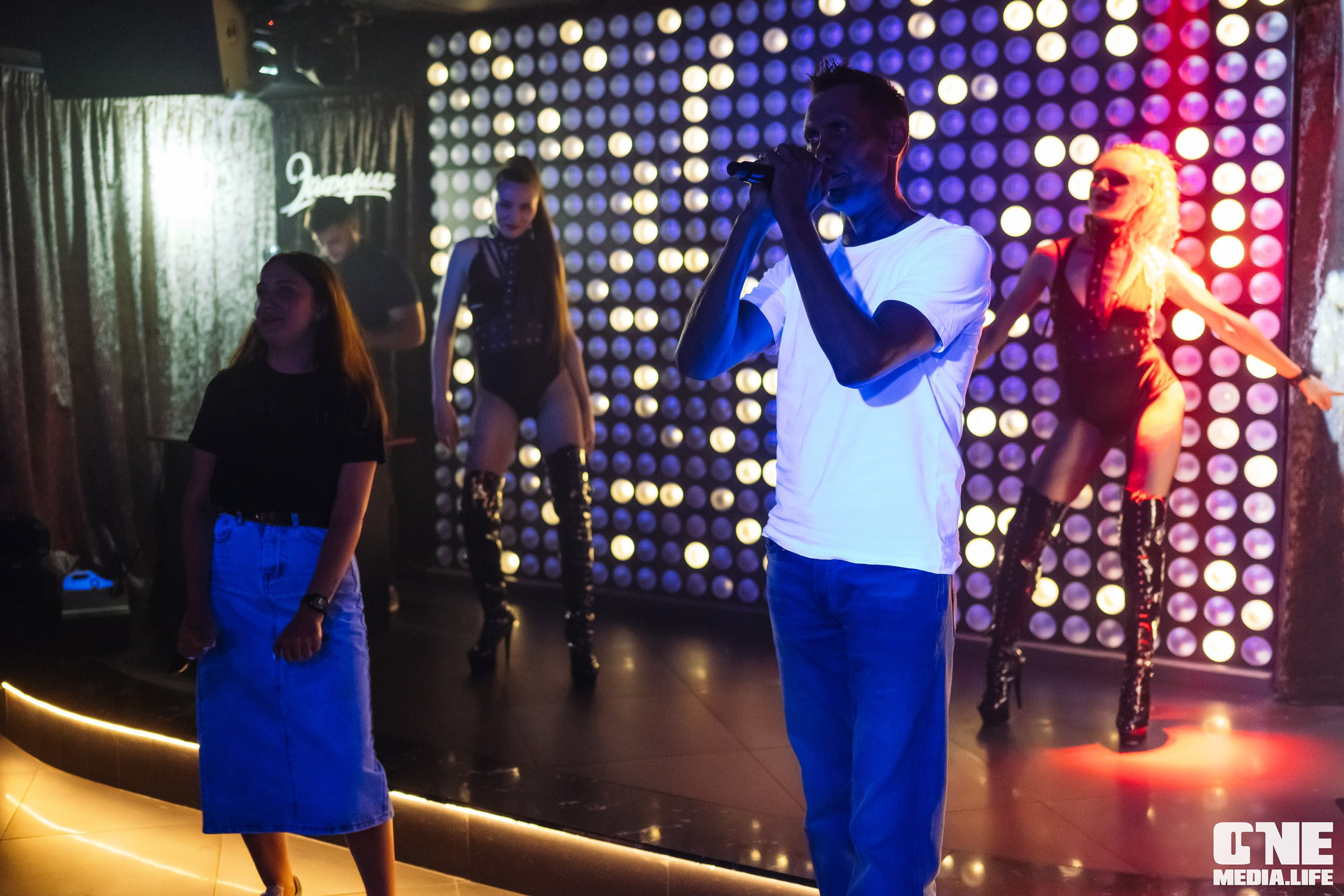 Фоторепортаж из караоке-клуба Эйфория. One Media Life: фоторепортажи, фотоотчеты с мероприятий и заведений