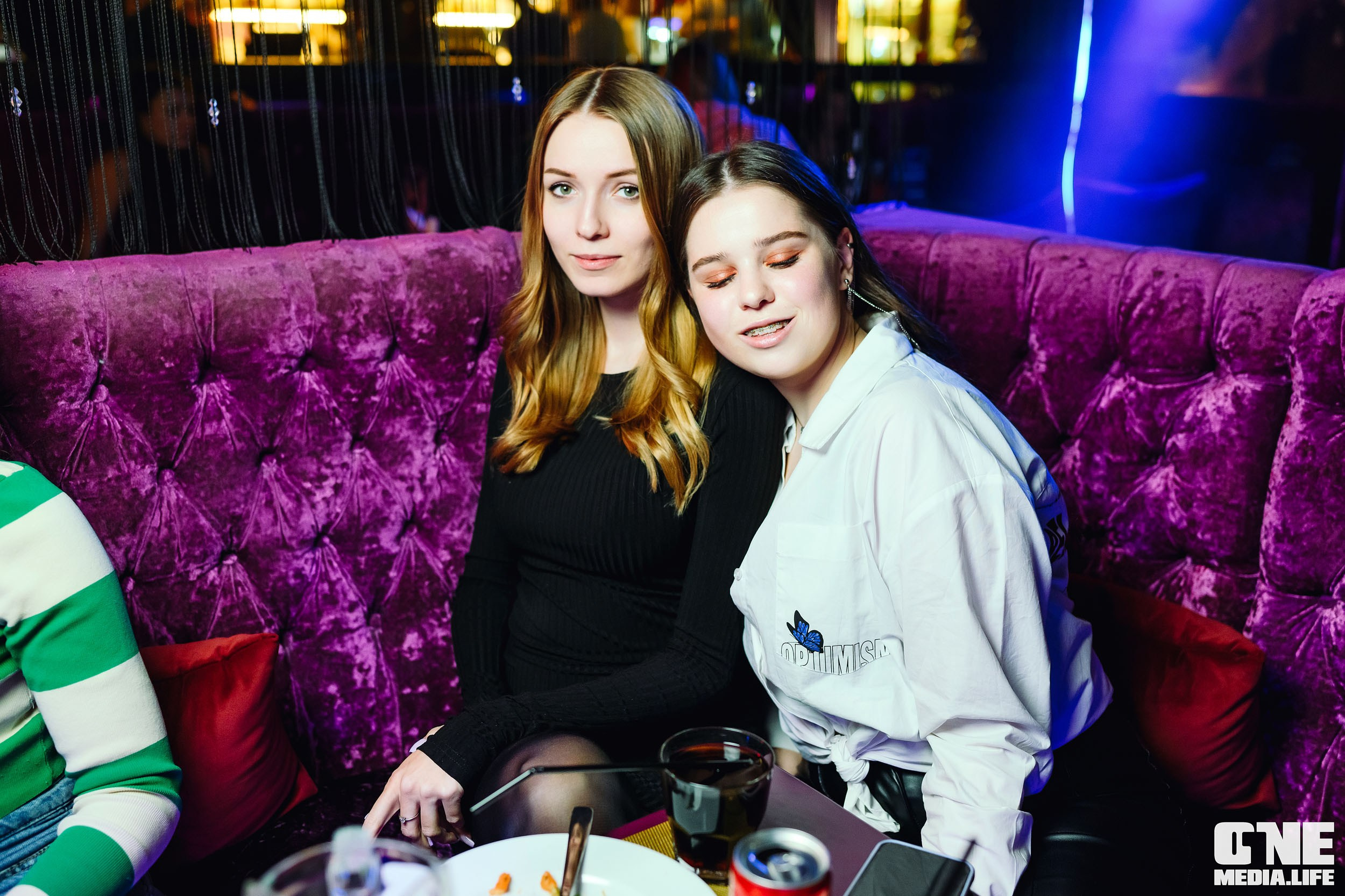 Фотоотчет с вечеринки в караоке-клубе Эйфория. One Media Life: фоторепортажи, фотоотчеты с мероприятий и заведений