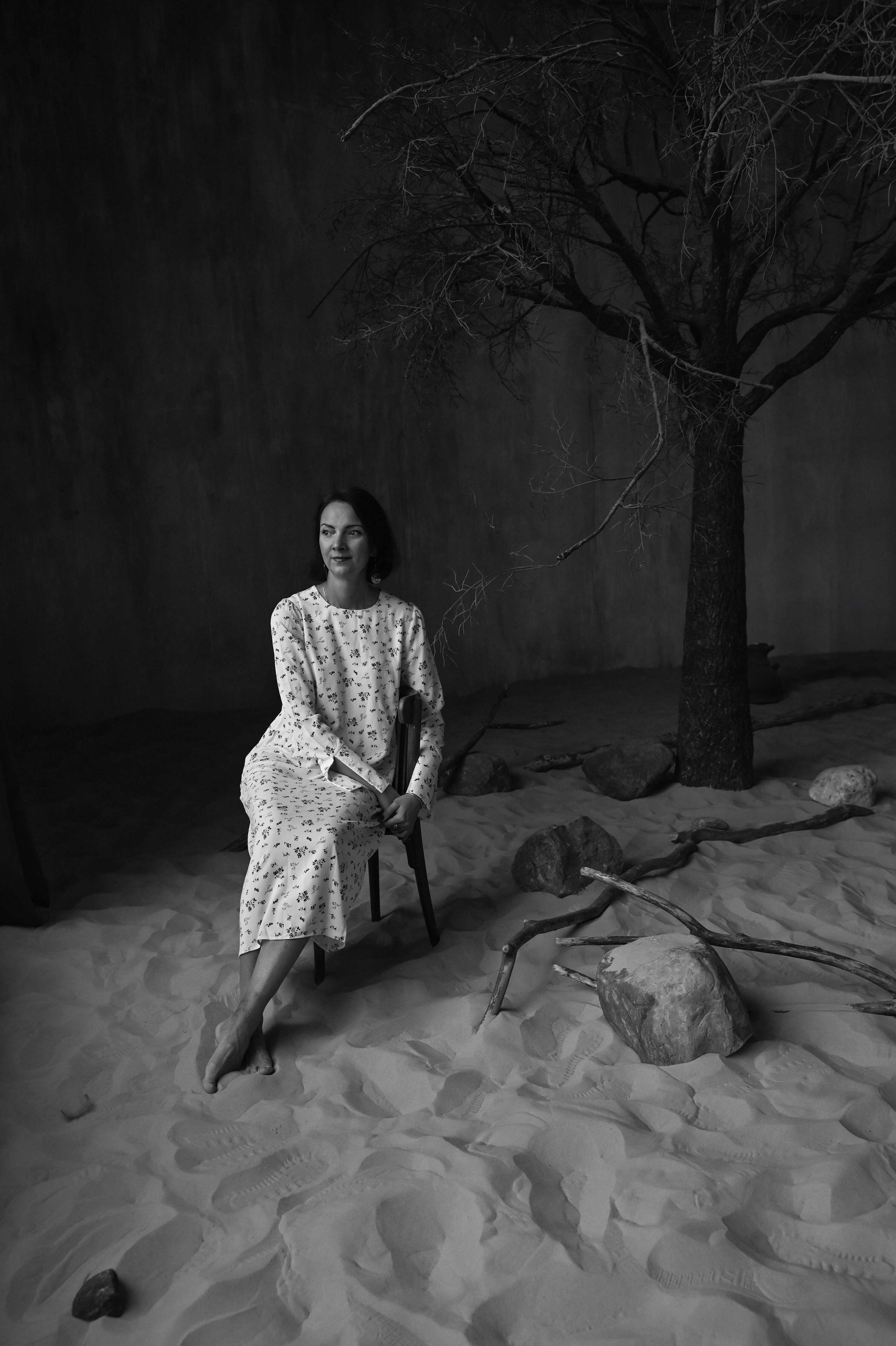 Съемка для девушек в студии с песком