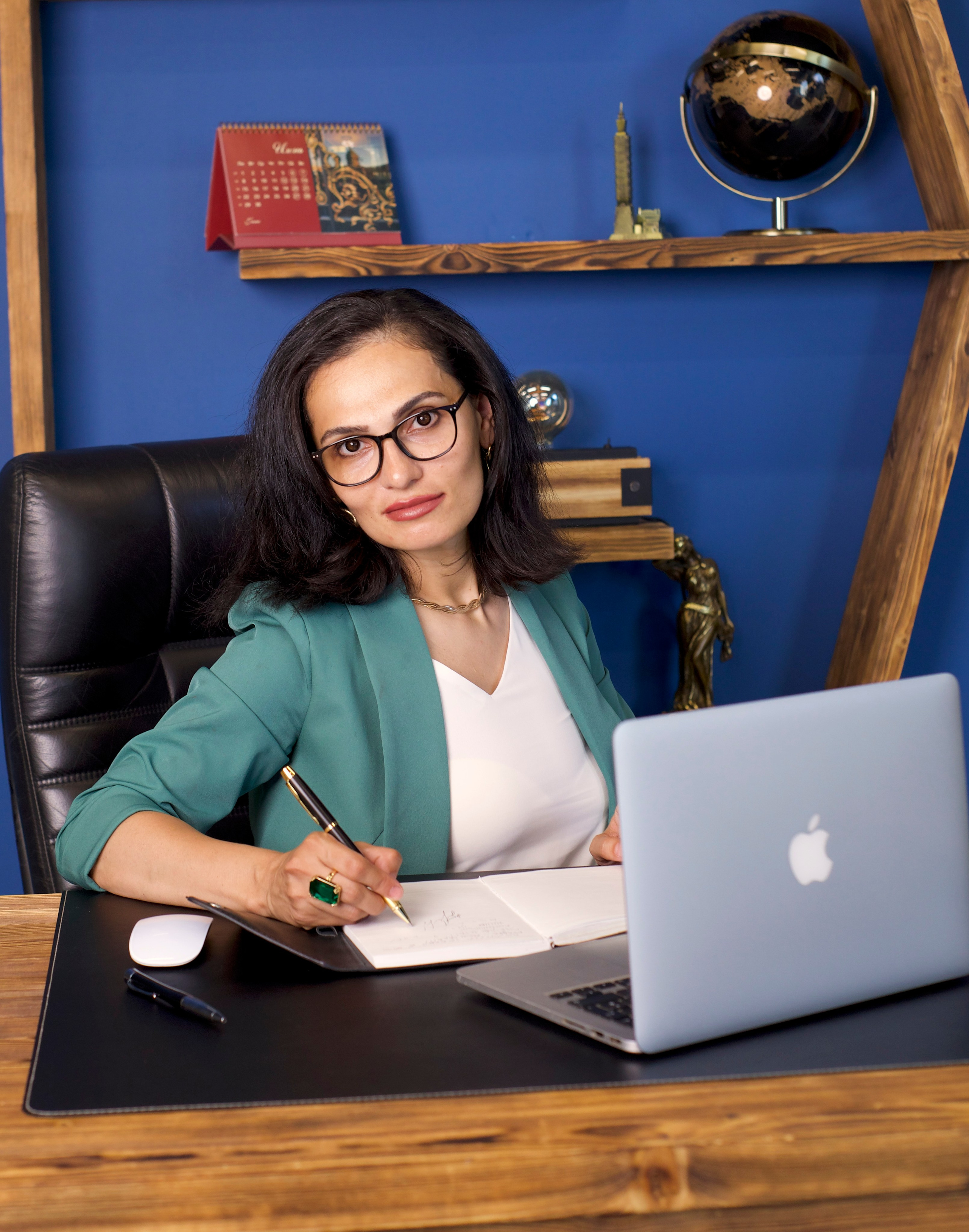 Привет, меня зовут Vikki фотограф с опытом более 7 лет