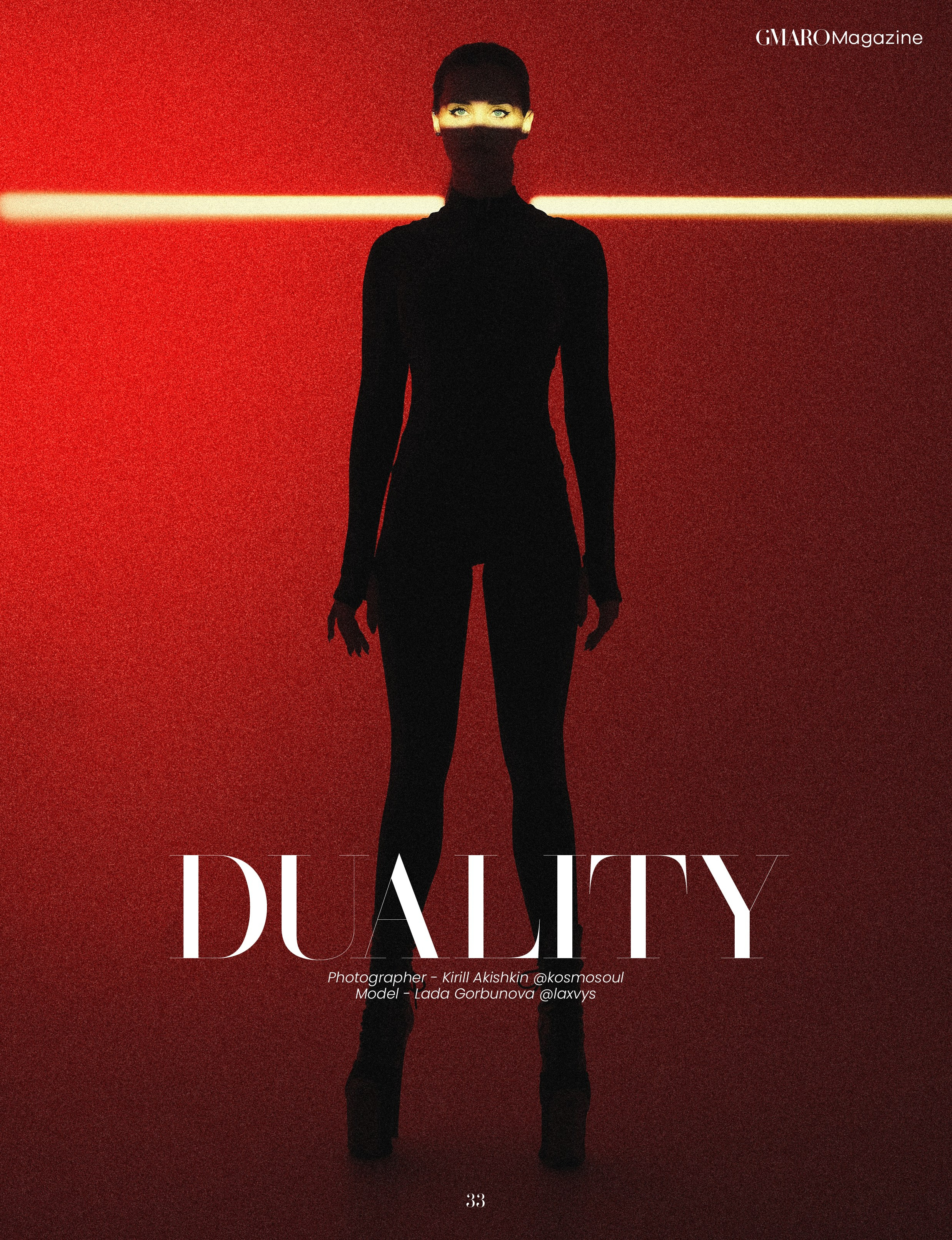 Девушка на красном фоне