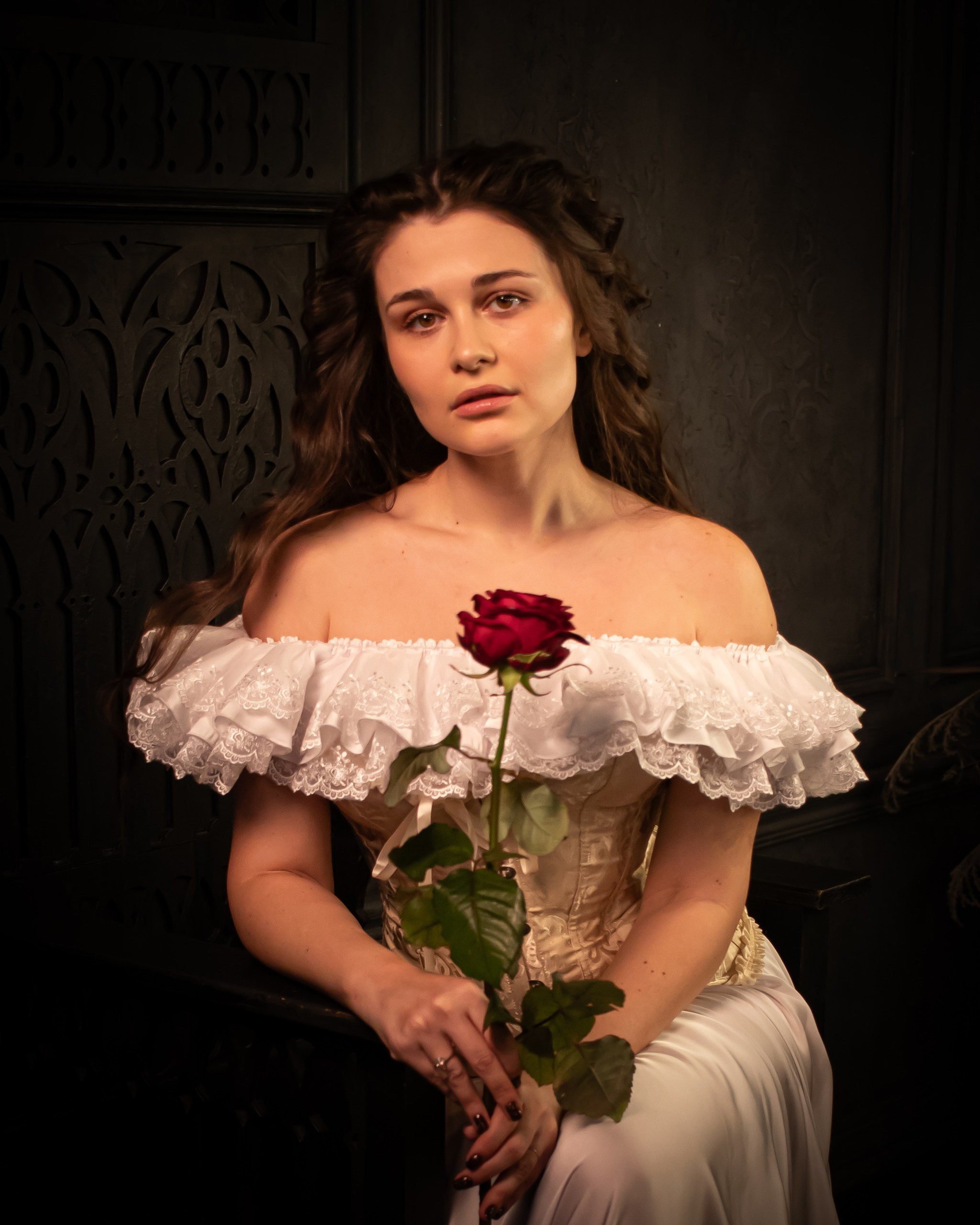 Романтический портрет девушки с розой в стиле Призрак Оперы, художественная Love Story, фотограф Карасёва Елена