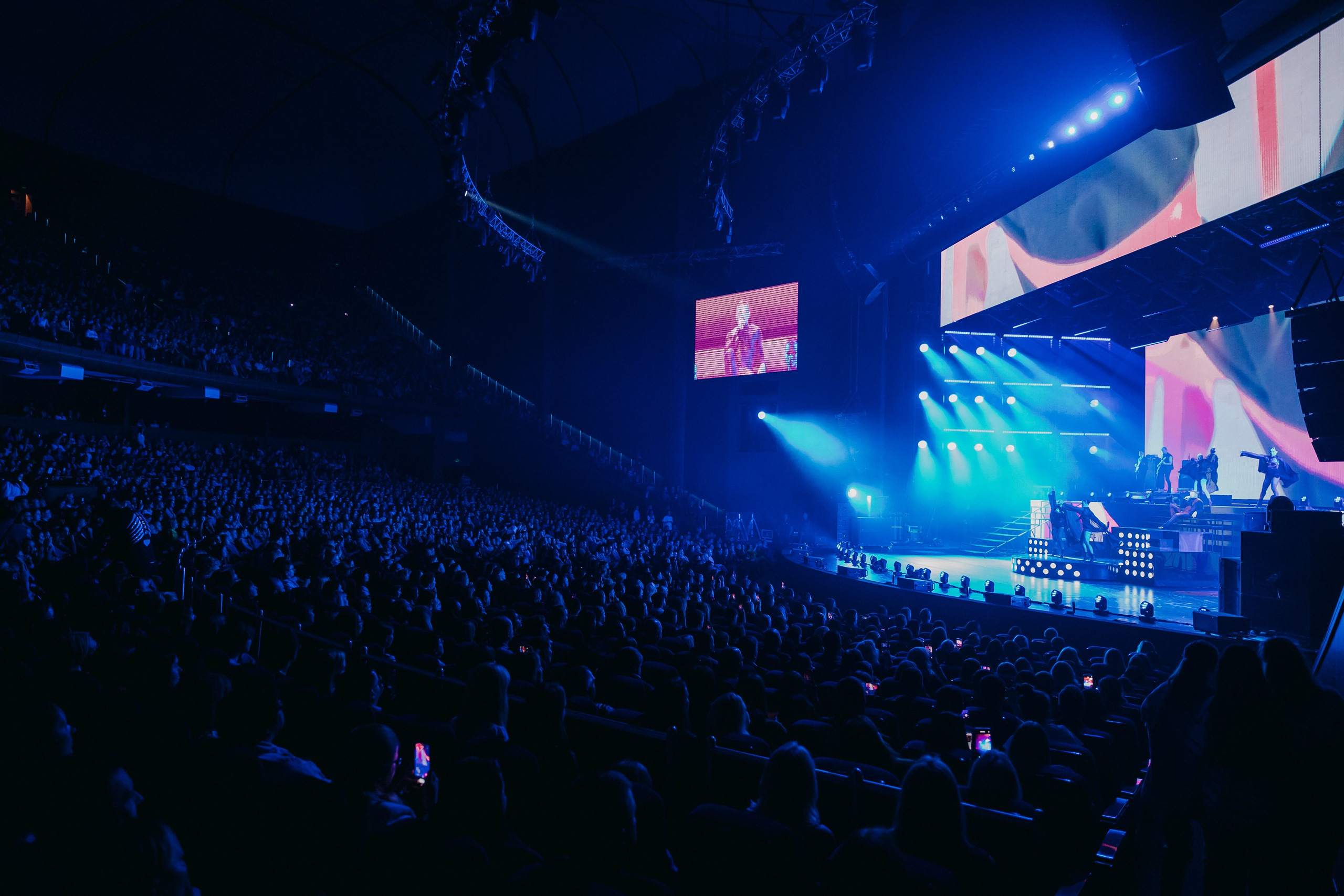 Сергей Лазарев: «Я не боюсь», Crocus City Hall. «Птичка на проводе»: информационный портал в Москве