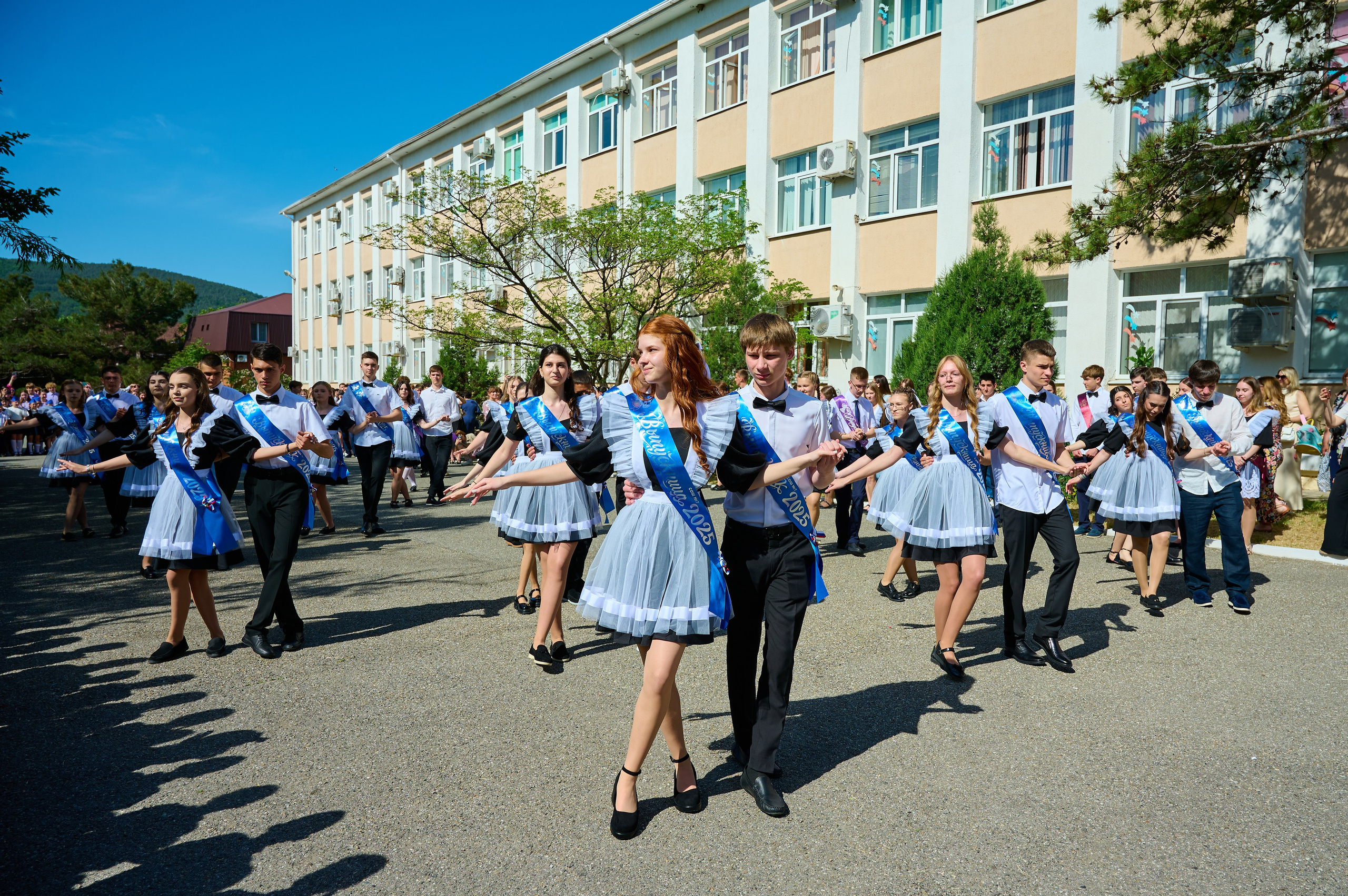 Последний звонок 2025. Жизнь курорта Кабардинка в фотографиях