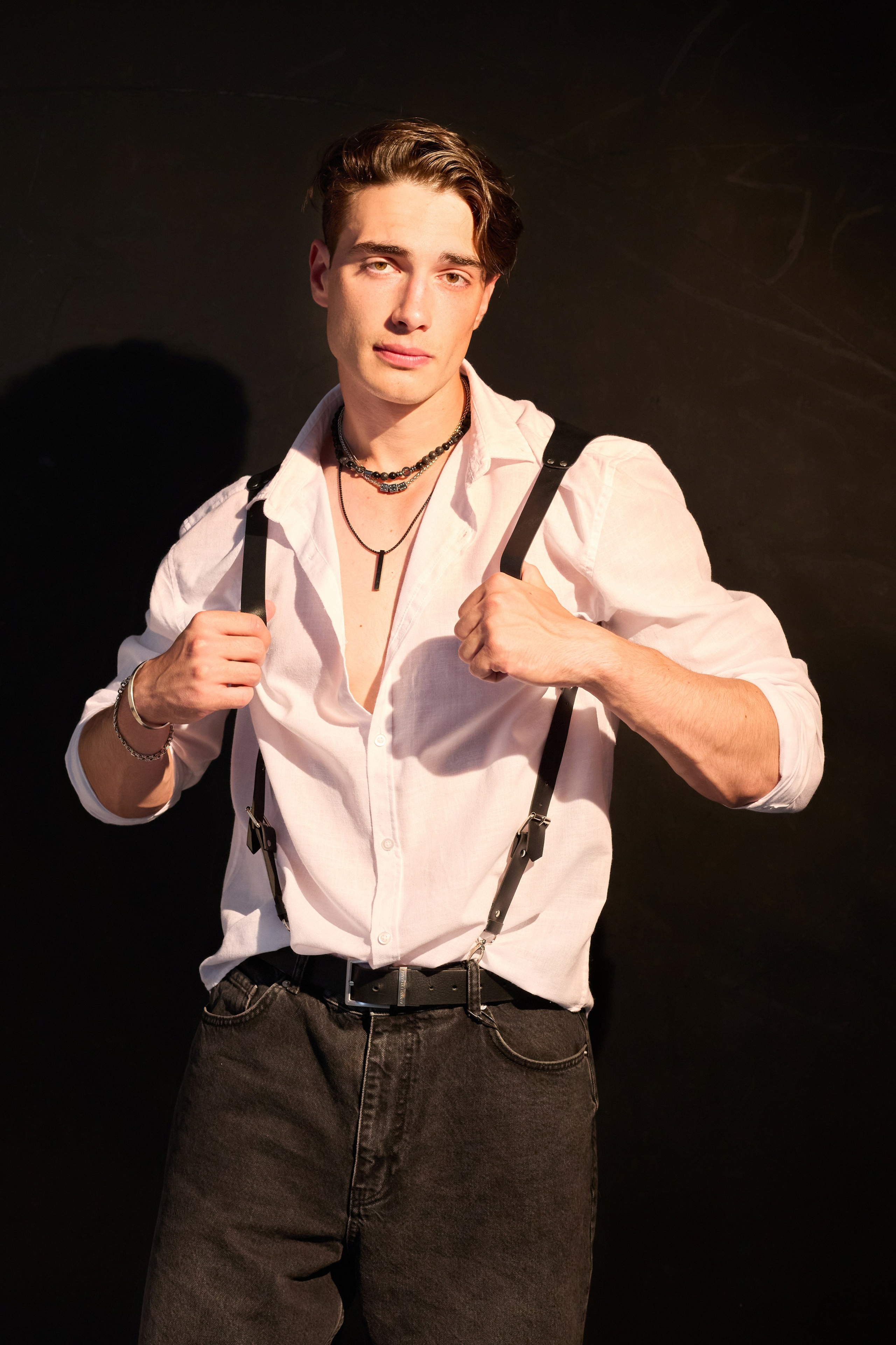 Мужской портрет с киносветом