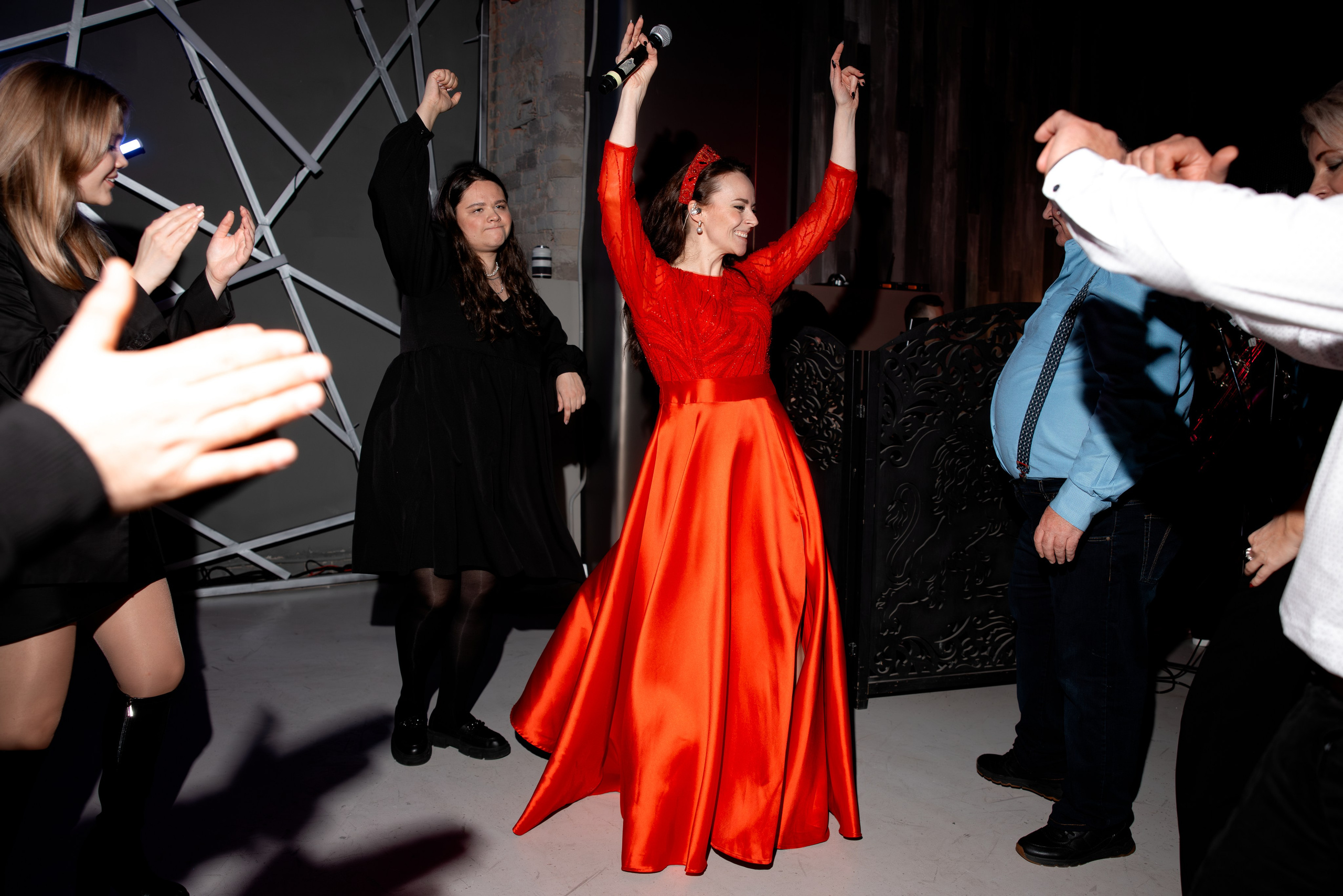 СУРОВЦЕВА project. Эстрадно-народный кавер-бэнд