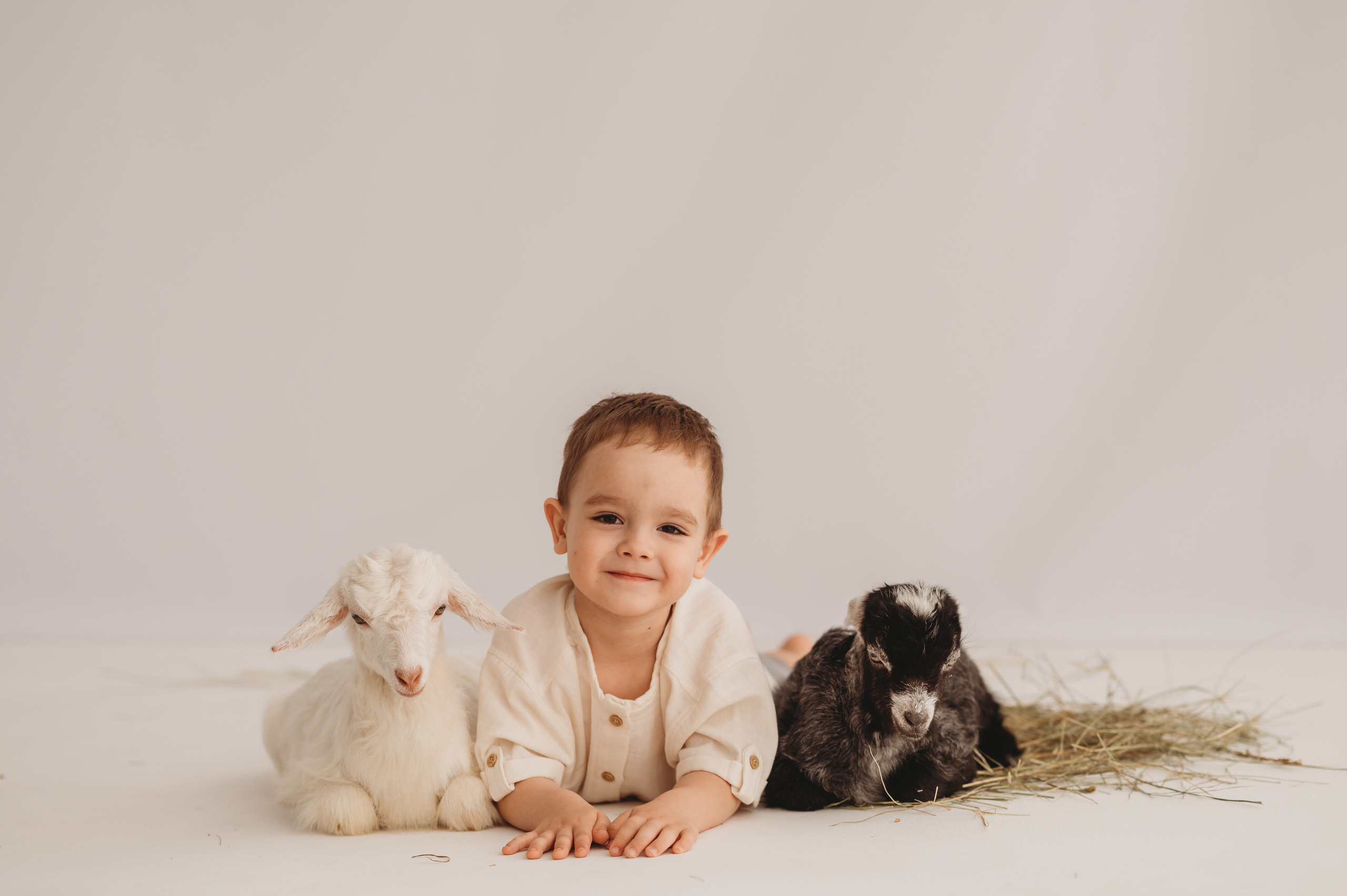 Кирюша и козлик. Детский и семейный фотограф Ирина Гладких