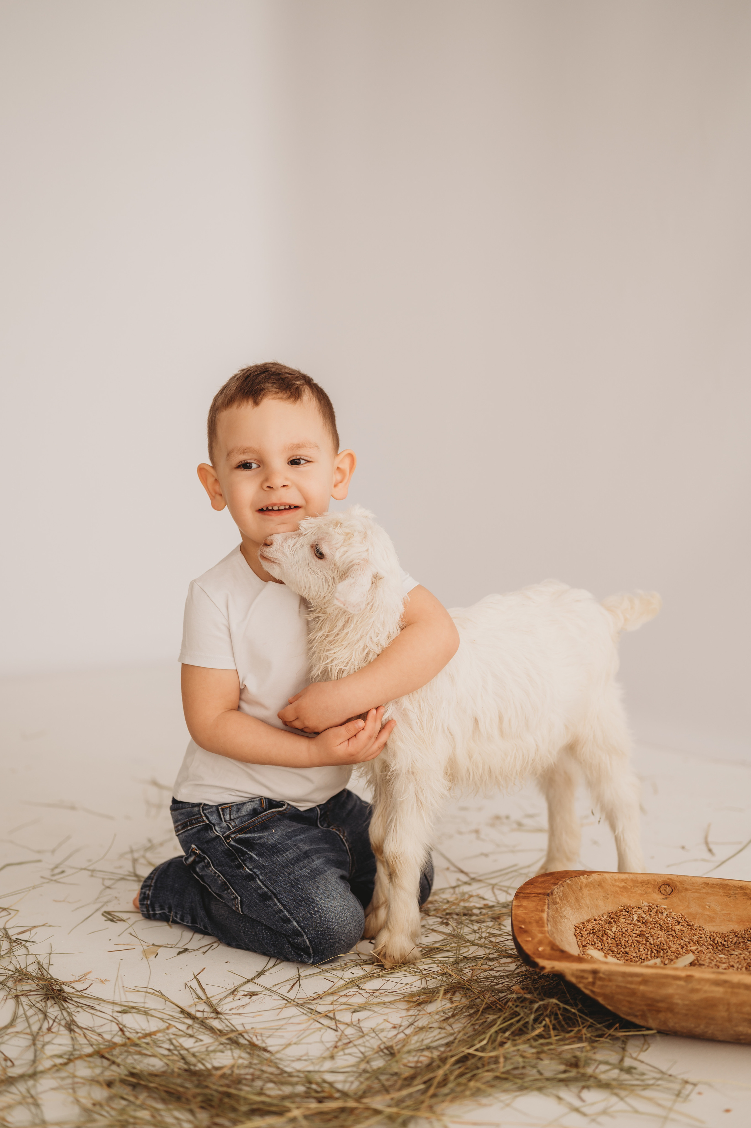 Арсюша и козленок. Детский и семейный фотограф Ирина Гладких