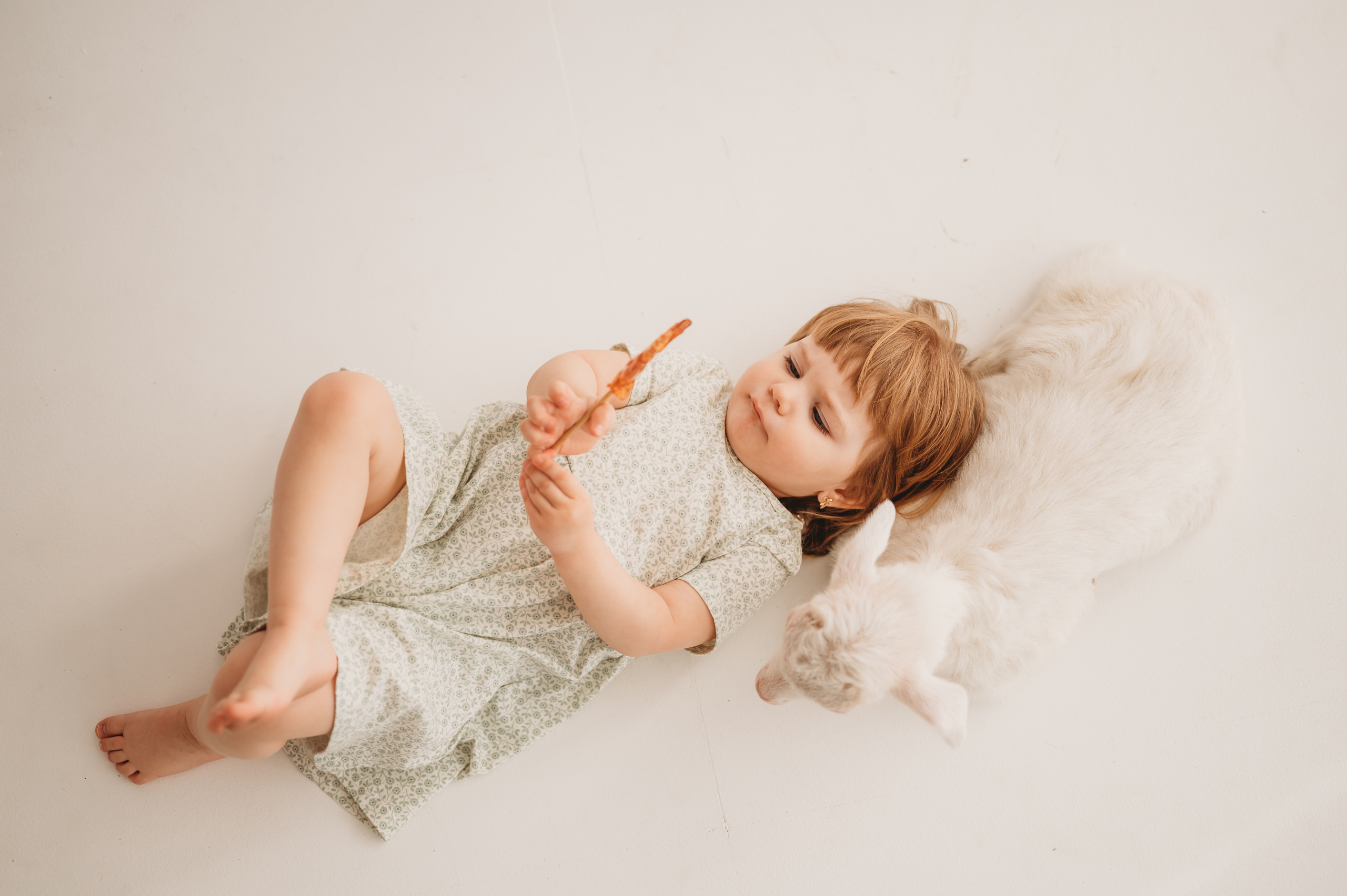 Полинка и козленок. Детский и семейный фотограф Ирина Гладких