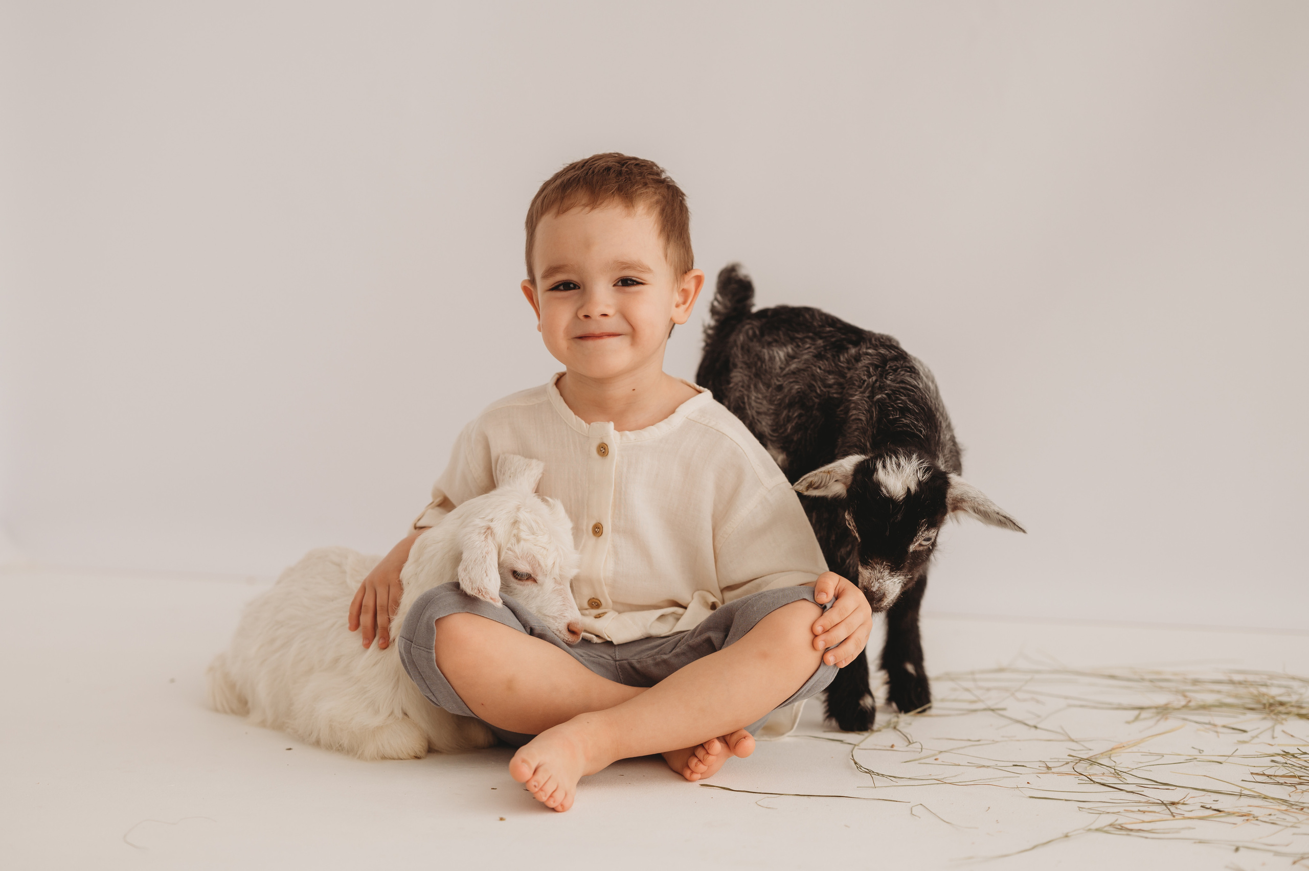 Кирюша и козлик. Детский и семейный фотограф Ирина Гладких