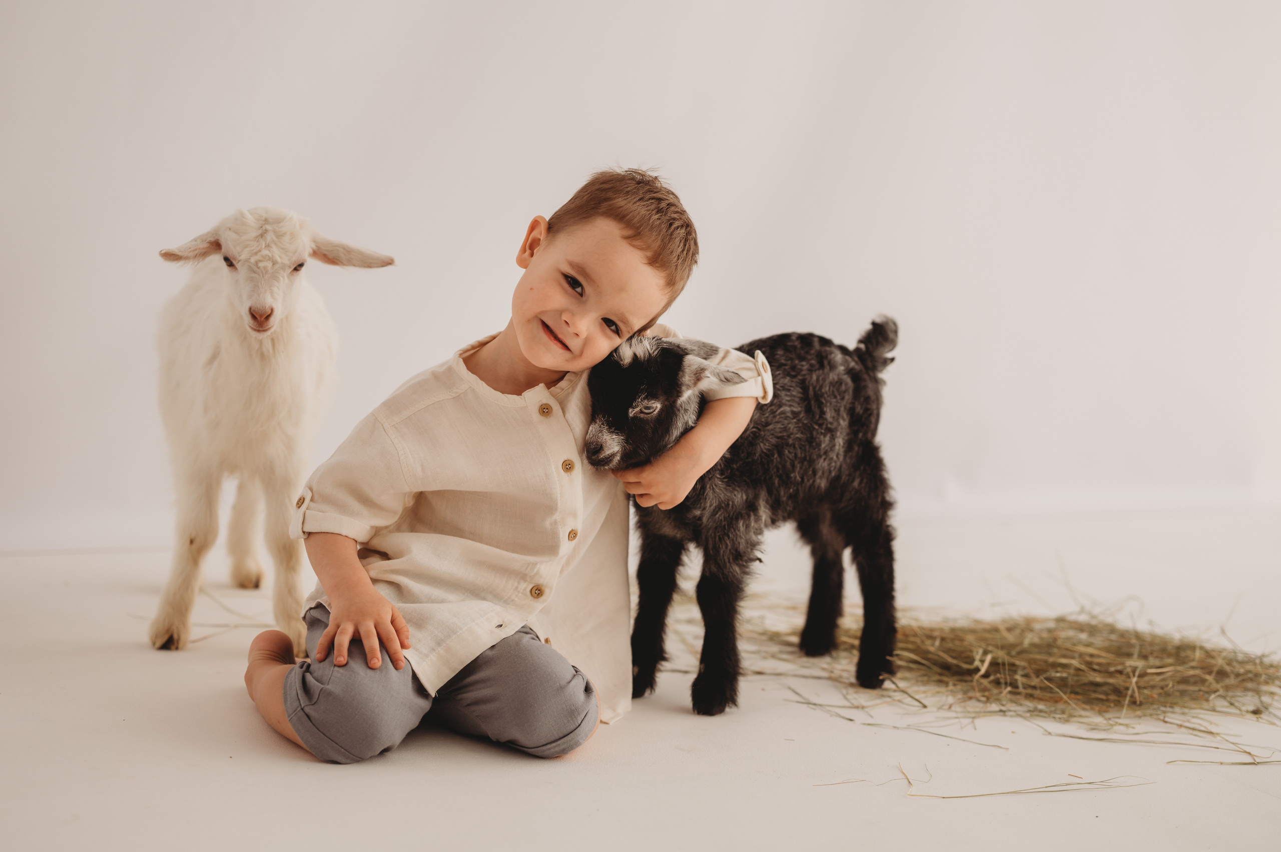Кирюша и козлик. Детский и семейный фотограф Ирина Гладких