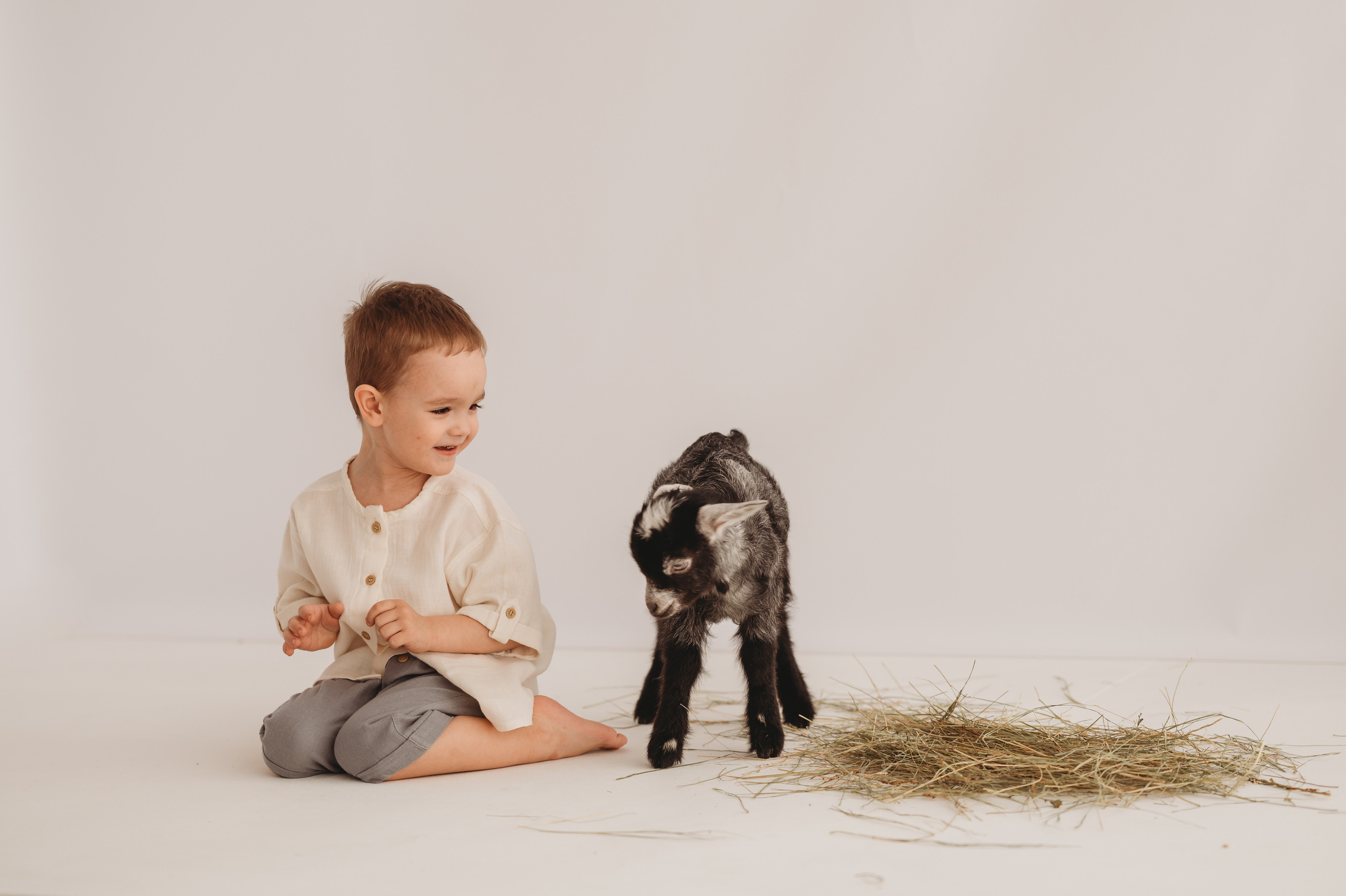 Кирюша и козлик. Детский и семейный фотограф Ирина Гладких
