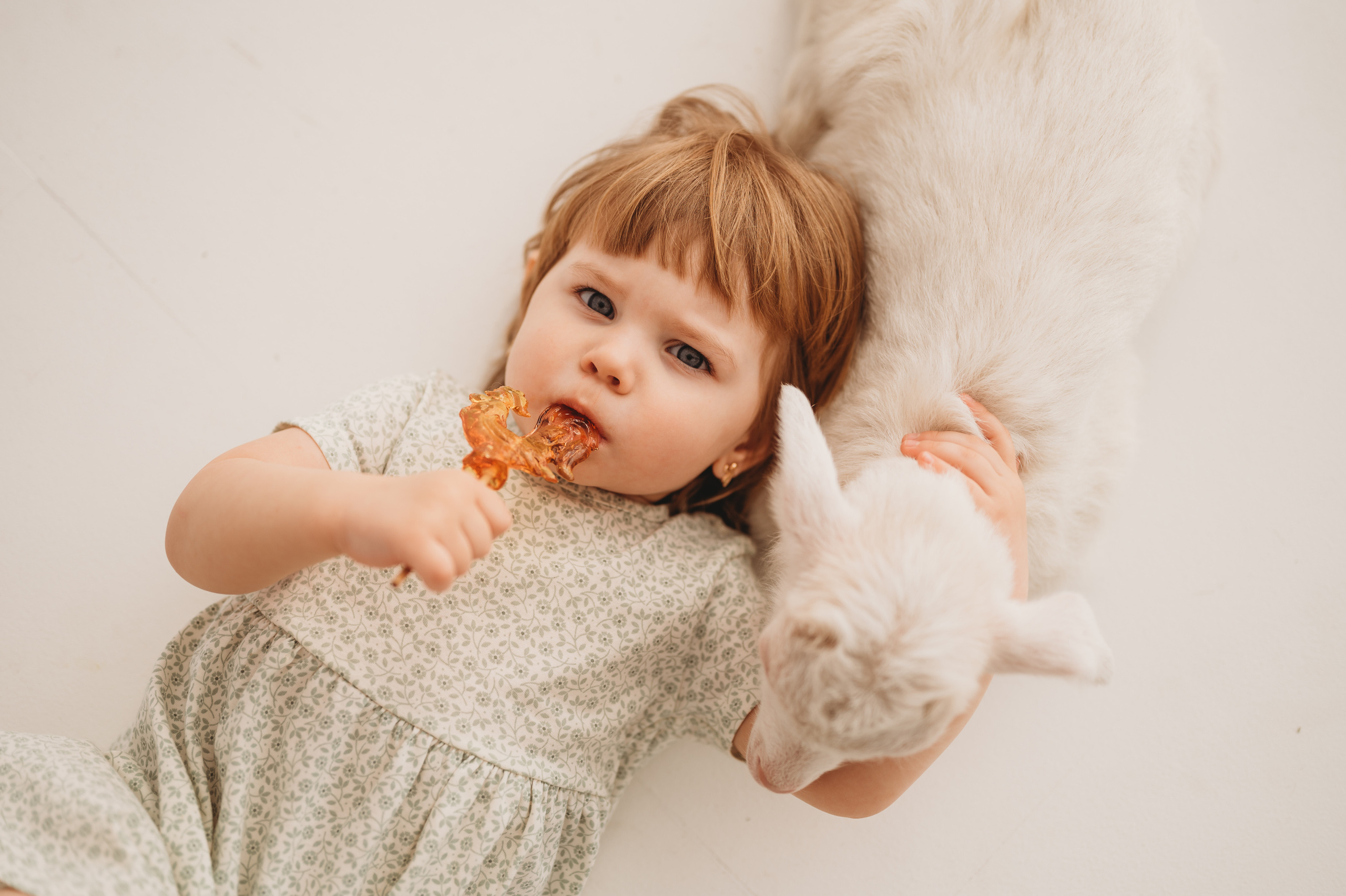 Полинка и козленок. Детский и семейный фотограф Ирина Гладких