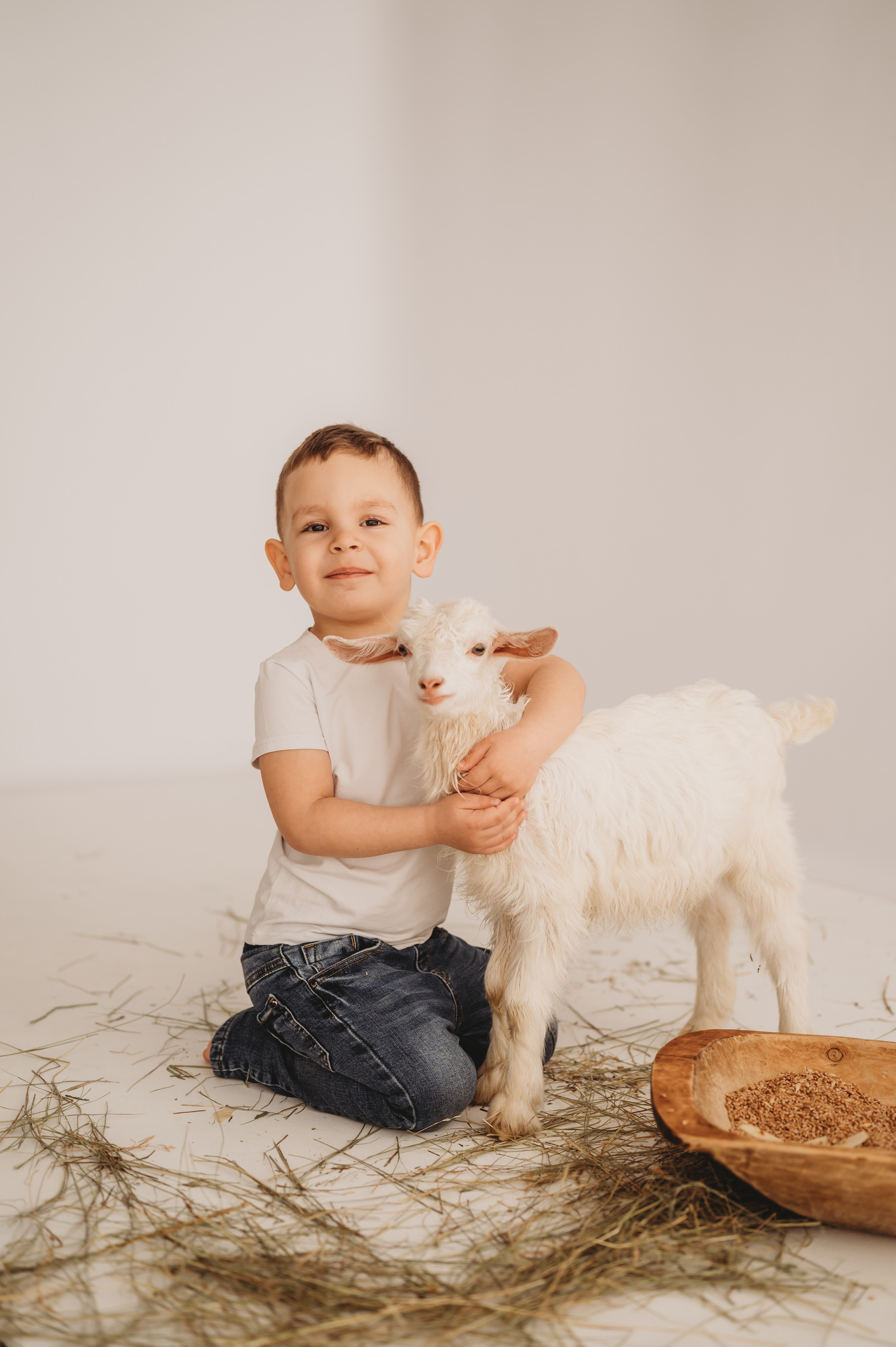 Арсюша и козленок. Детский и семейный фотограф Ирина Гладких